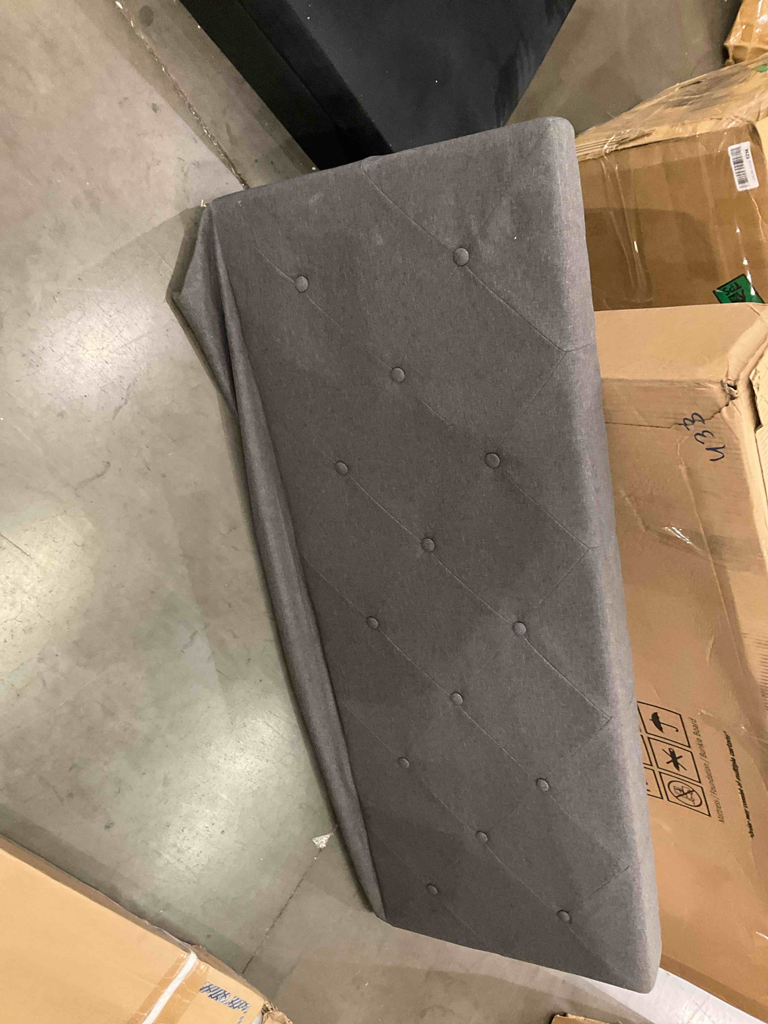 headboard  i don’t know the size 