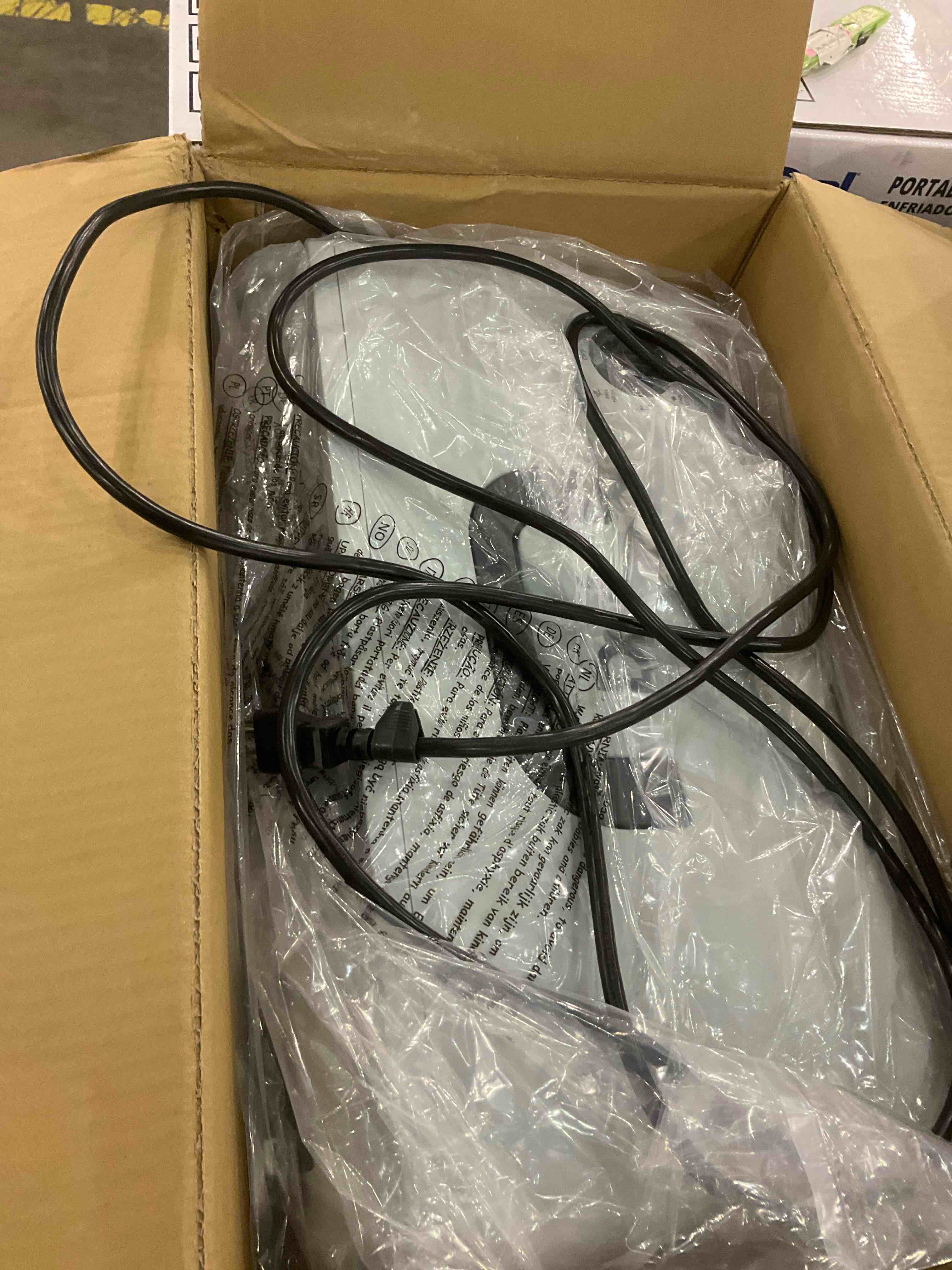 https://s3.amazonaws.com/lotting-images-prod/bidfta/PPE0326005_1730985970143.jpeg