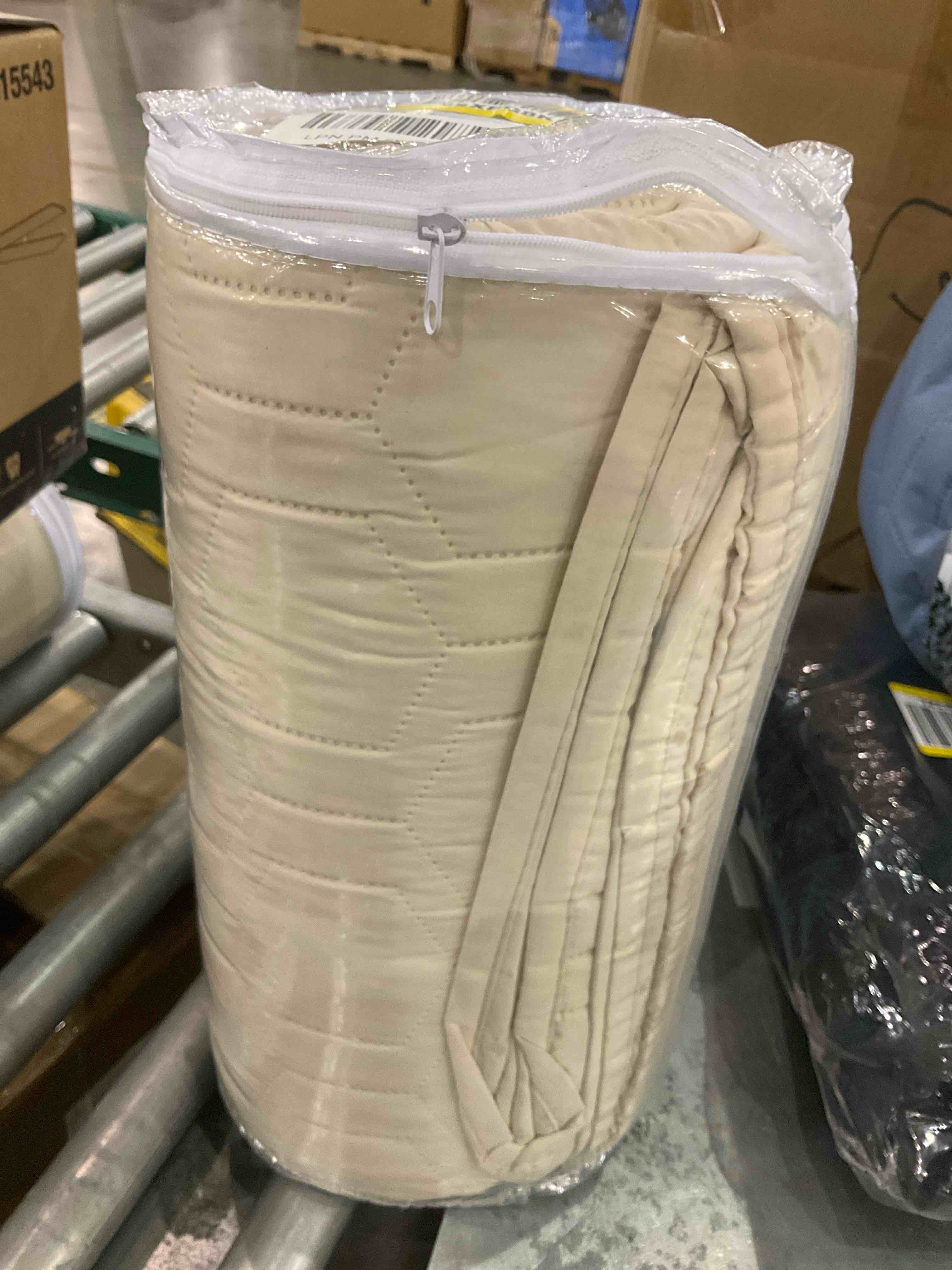 https://s3.amazonaws.com/lotting-images-prod/bidfta/PPE0326232_1730895876394.jpeg