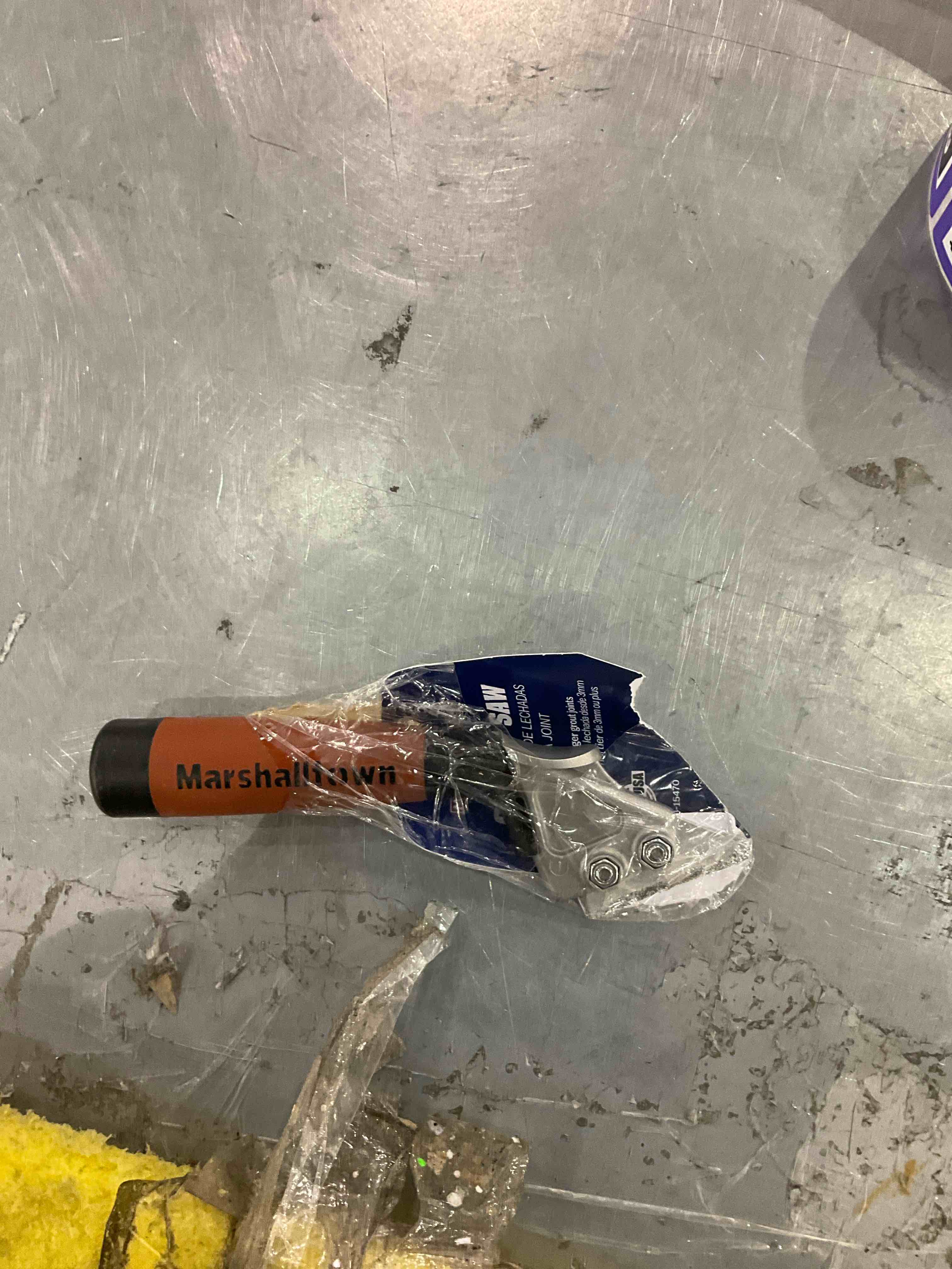 https://s3.amazonaws.com/lotting-images-prod/bidfta/PPE0328532_1730898112685.jpeg