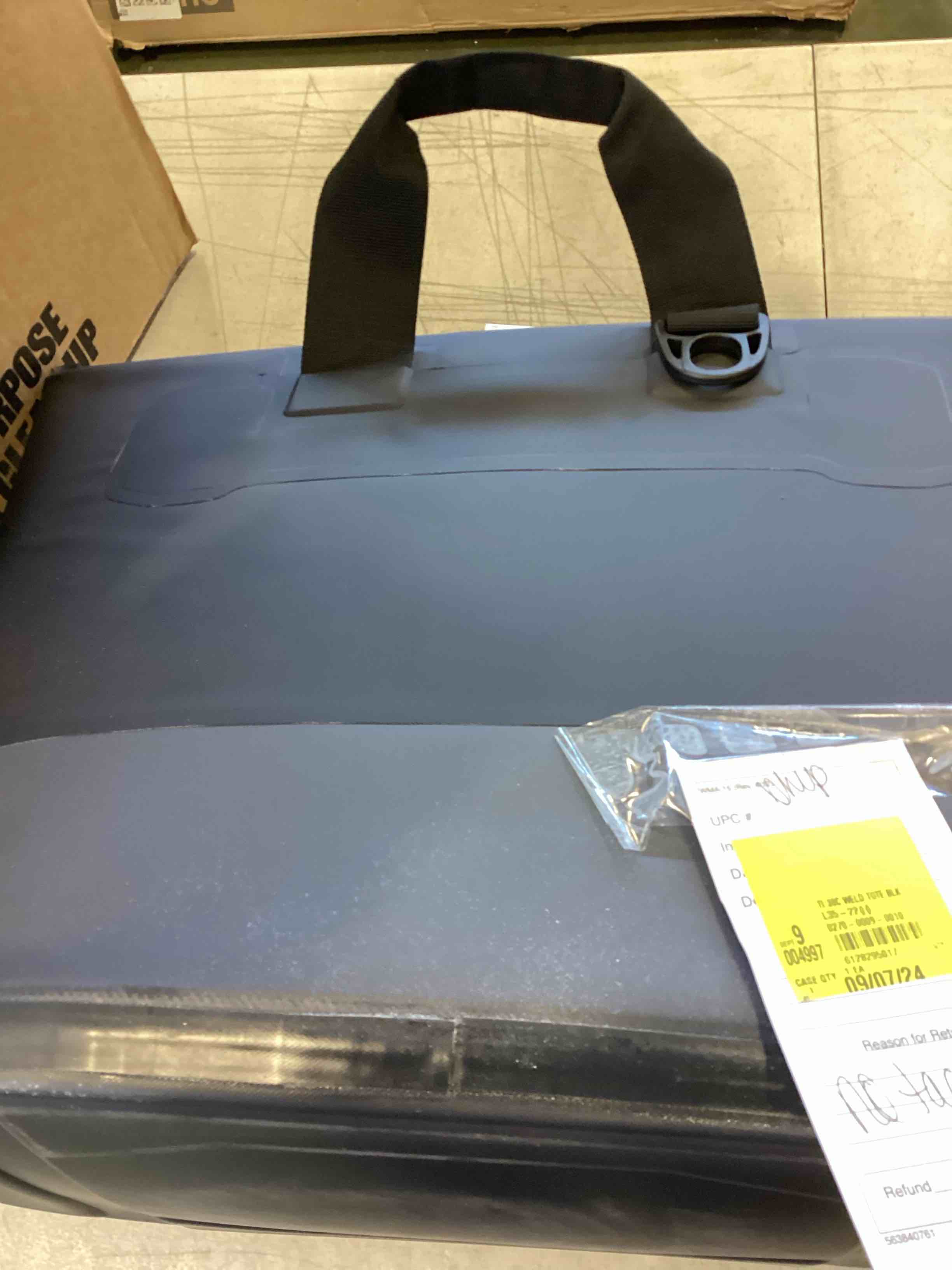 https://s3.amazonaws.com/lotting-images-prod/bidfta/PPE0332879_1728331290857.jpeg