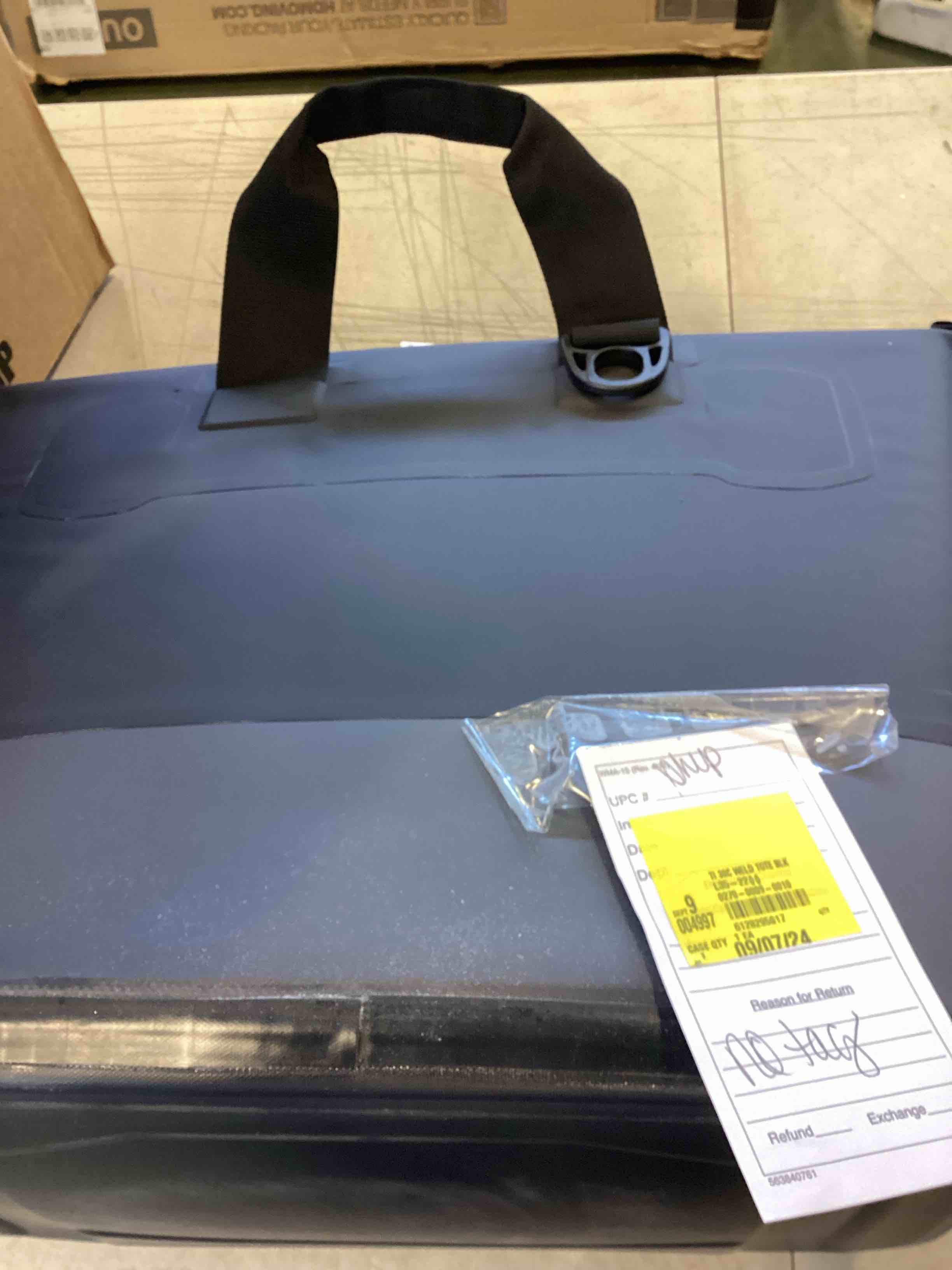 https://s3.amazonaws.com/lotting-images-prod/bidfta/PPE0332879_1728331292282.jpeg
