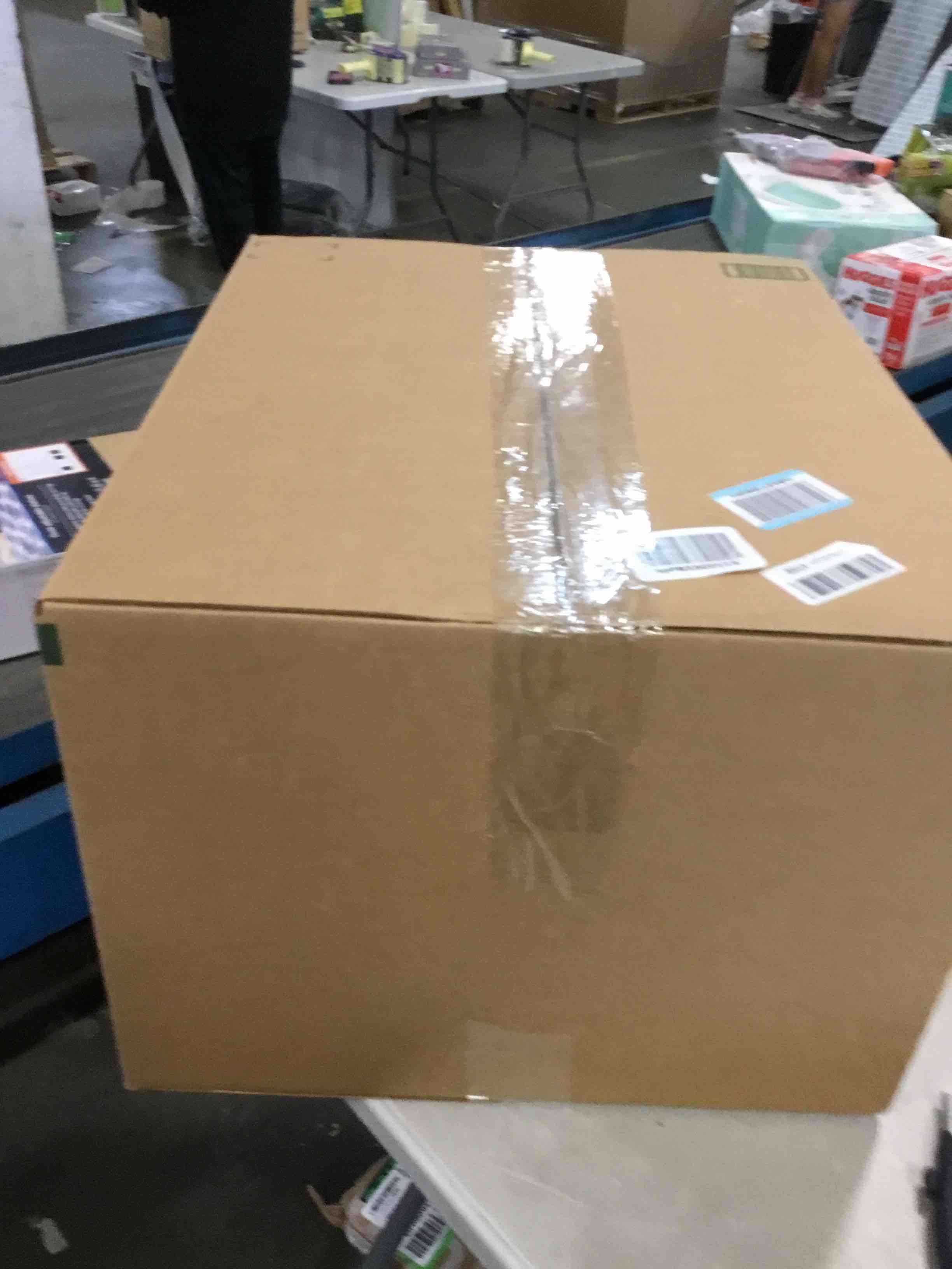 https://s3.amazonaws.com/lotting-images-prod/bidfta/PPE0335293_1728484805108.jpeg