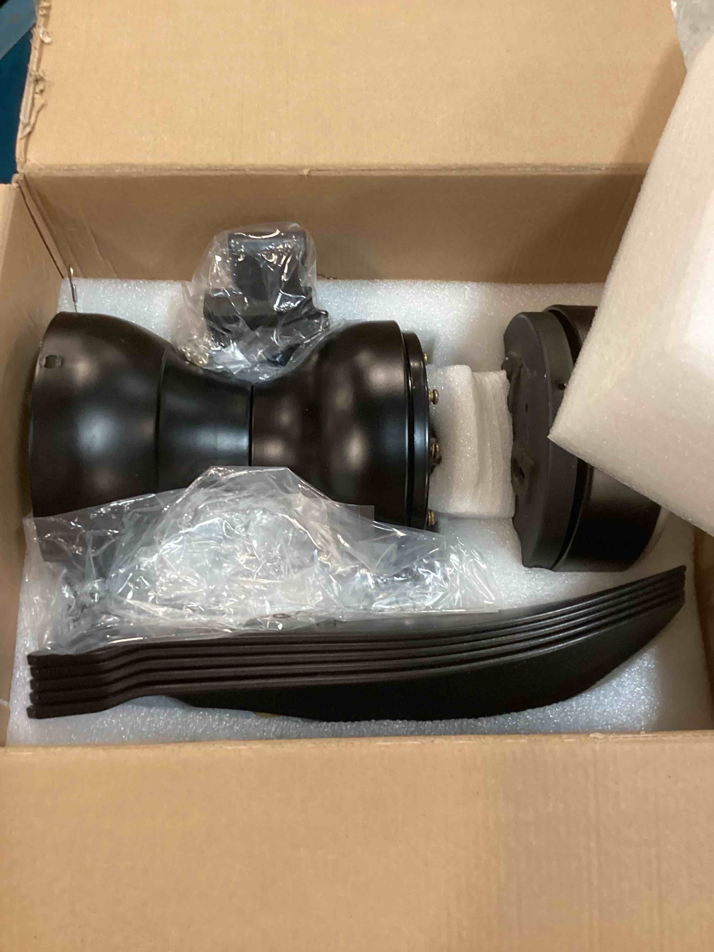 https://s3.amazonaws.com/lotting-images-prod/bidfta/PPE0336042_1729741920438.jpeg