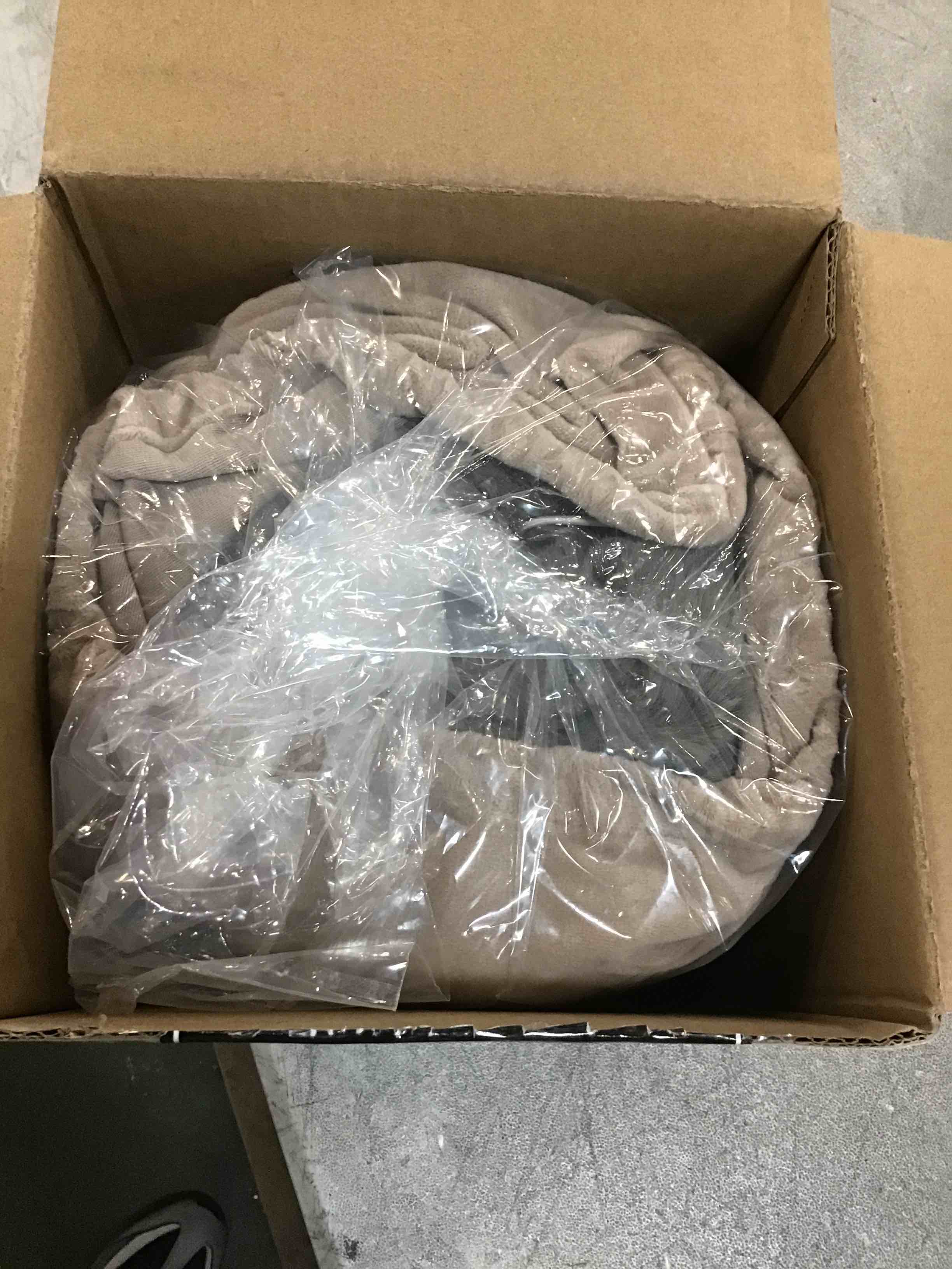 https://s3.amazonaws.com/lotting-images-prod/bidfta/PPE0336360_1729704296152.jpeg