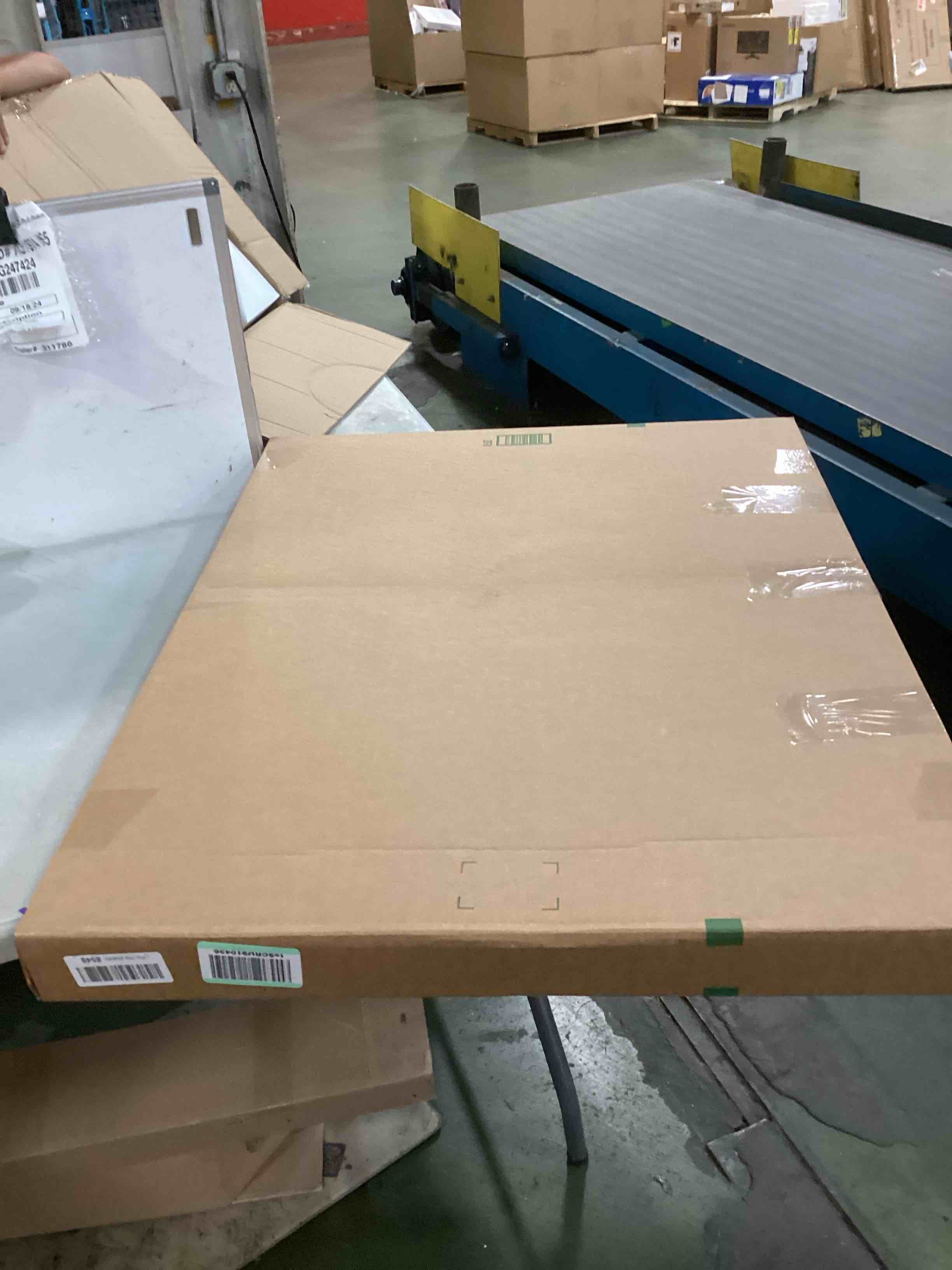 https://s3.amazonaws.com/lotting-images-prod/bidfta/PPE0343753_1726798564135.jpeg