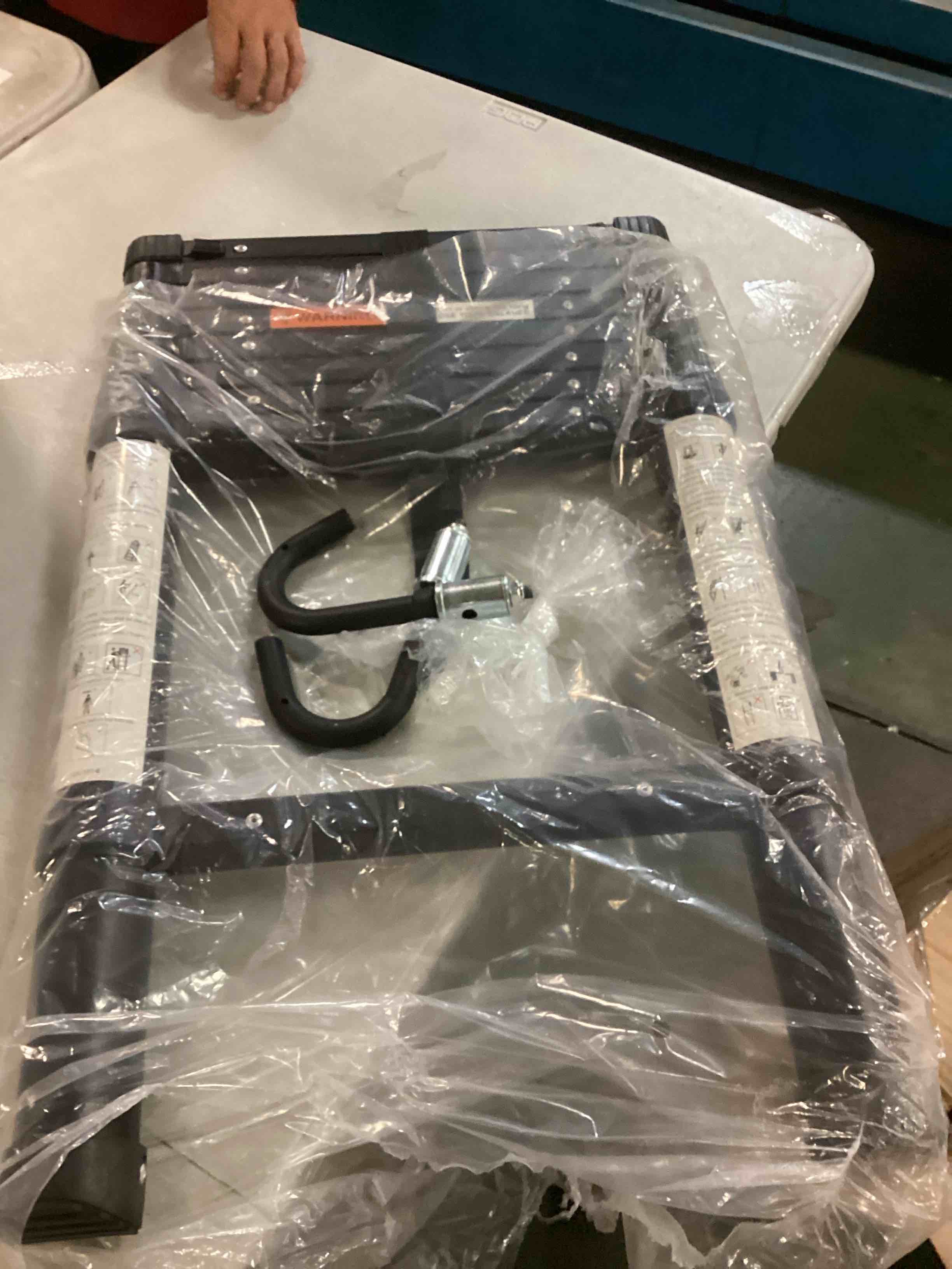 https://s3.amazonaws.com/lotting-images-prod/bidfta/PPE0343763_1726793376003.jpeg