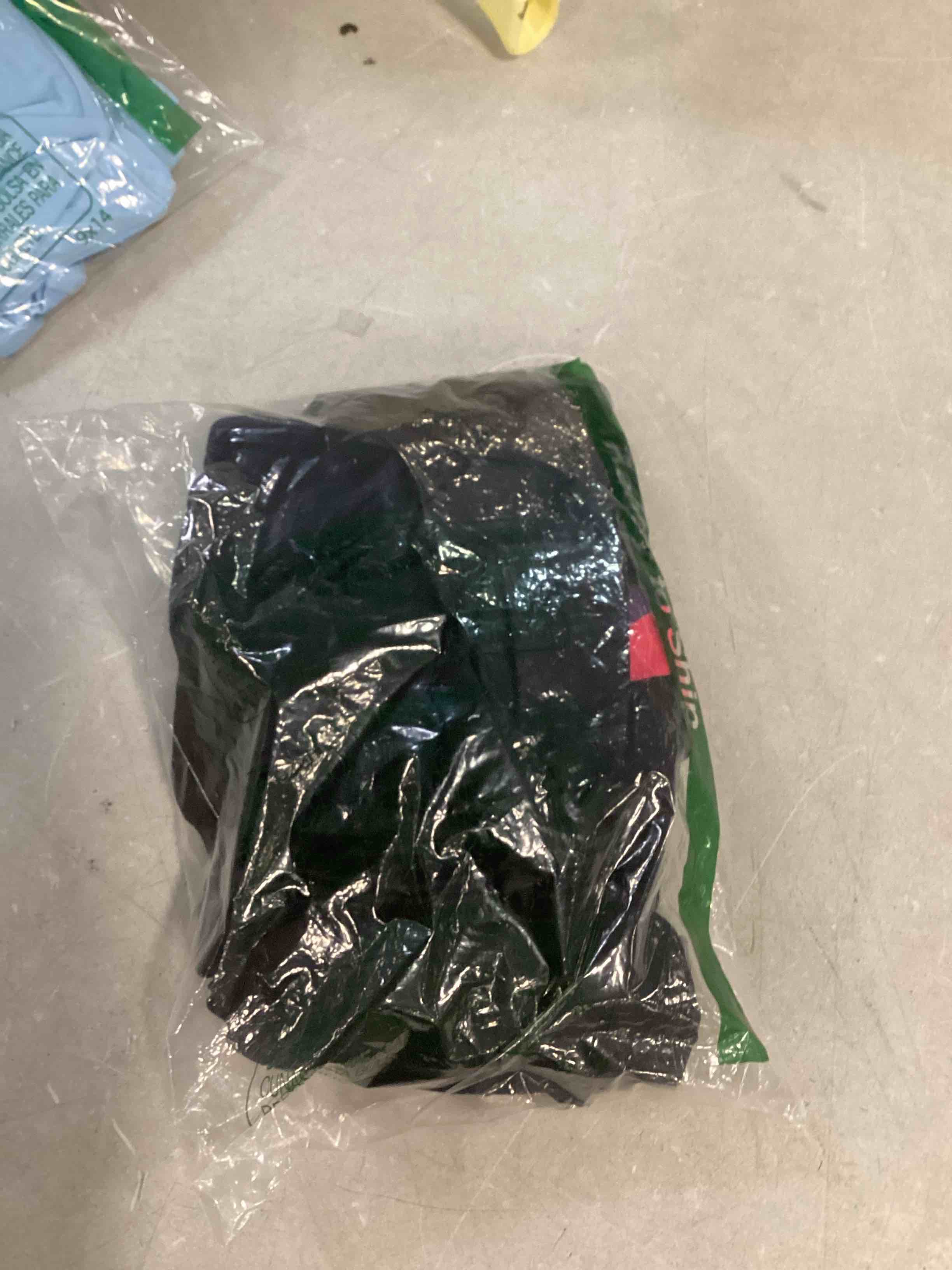 https://s3.amazonaws.com/lotting-images-prod/bidfta/PPE0344168_1728921949259.jpeg