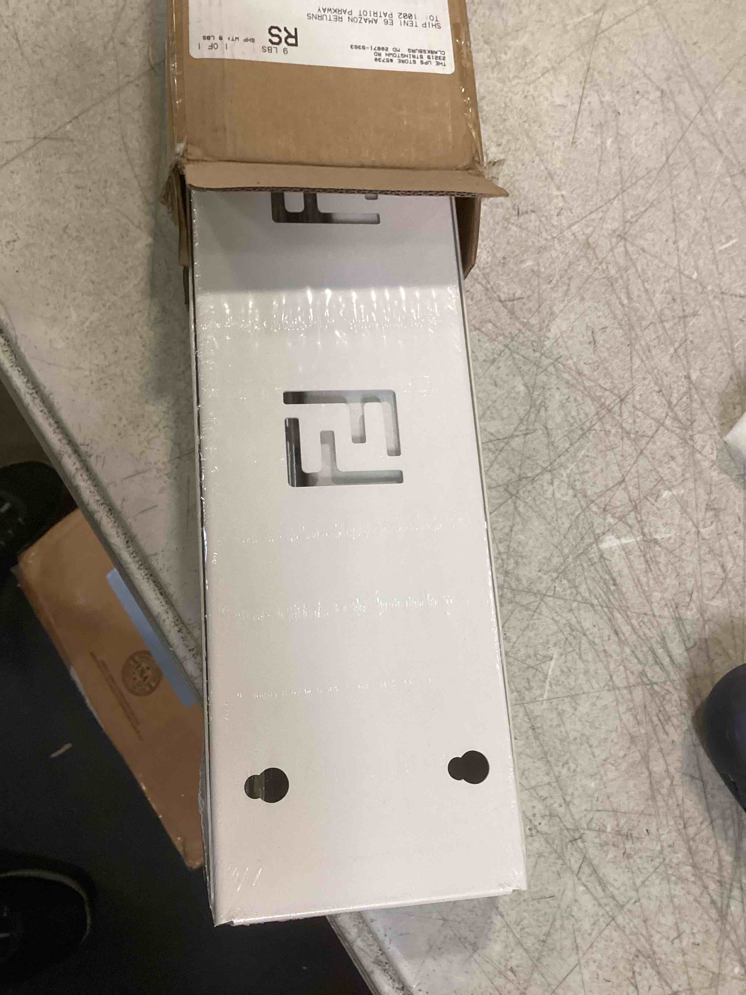 https://s3.amazonaws.com/lotting-images-prod/bidfta/PPE0344414_1728668208289.jpeg