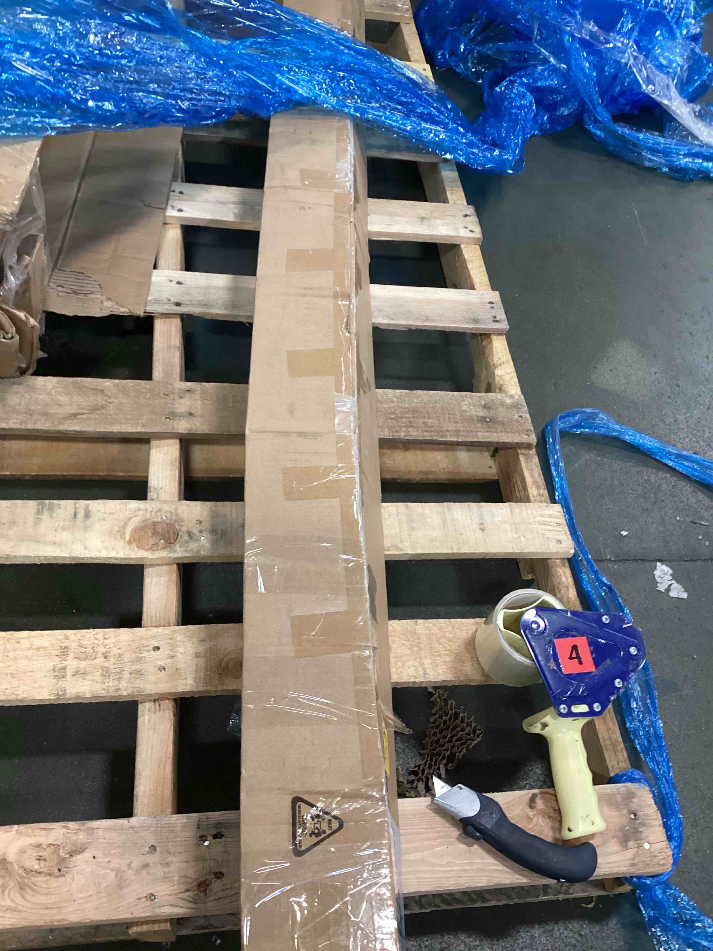 https://s3.amazonaws.com/lotting-images-prod/bidfta/PPE0345270_1728409182527.jpeg