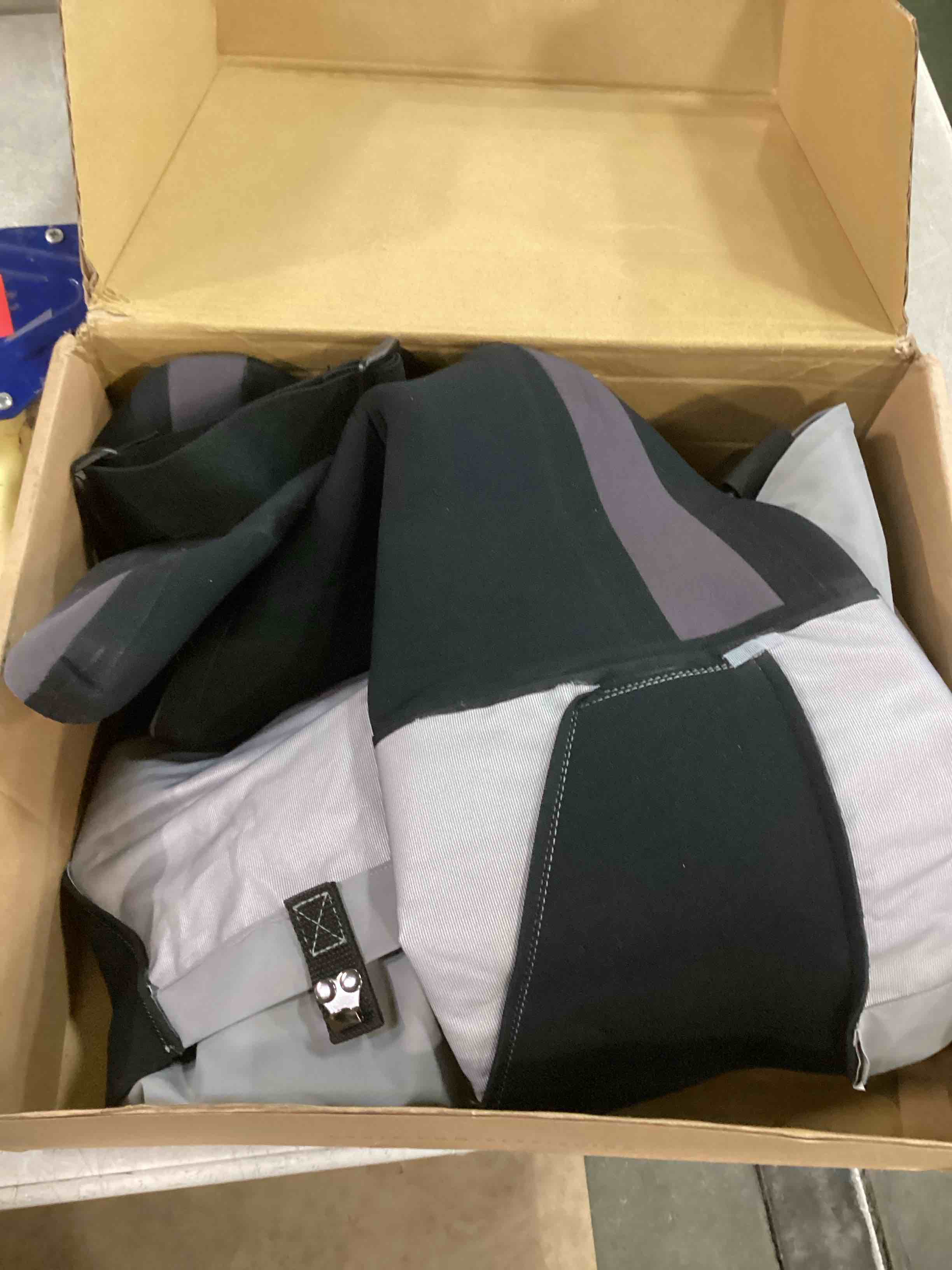 https://s3.amazonaws.com/lotting-images-prod/bidfta/PPE0345364_1728391063176.jpeg