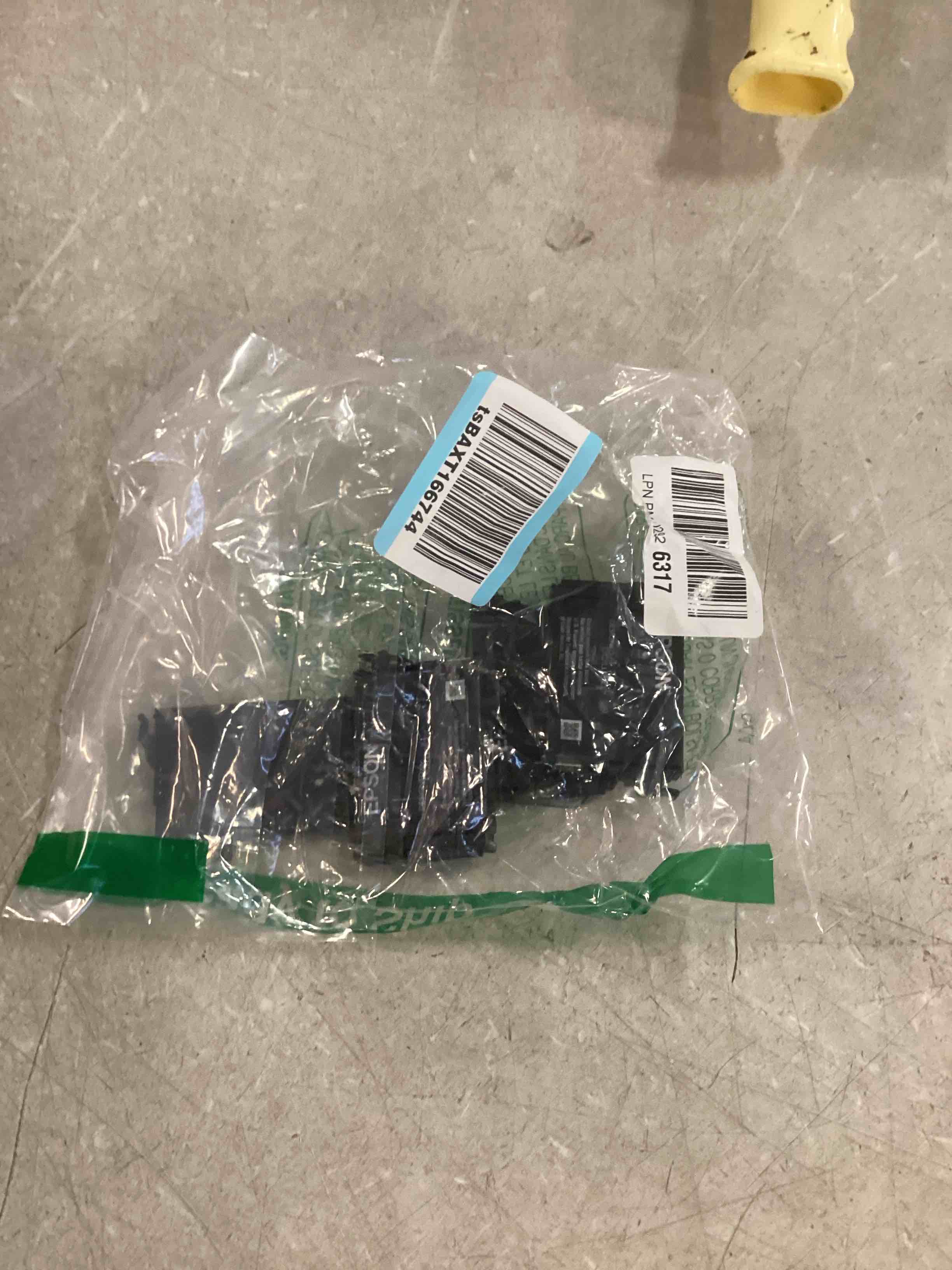https://s3.amazonaws.com/lotting-images-prod/bidfta/PPE0345376_1728390028047.jpeg