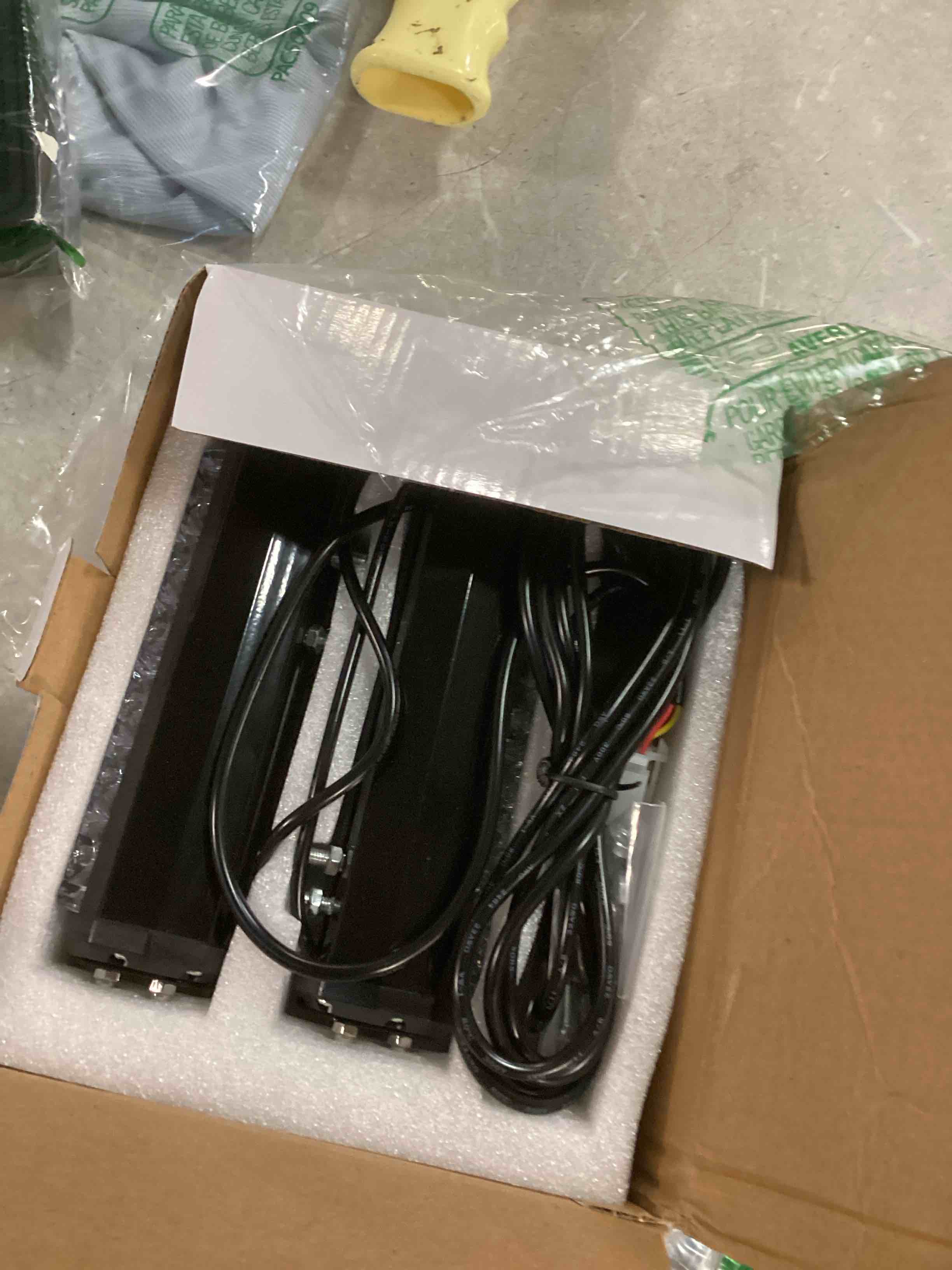 https://s3.amazonaws.com/lotting-images-prod/bidfta/PPE0345392_1728388992753.jpeg
