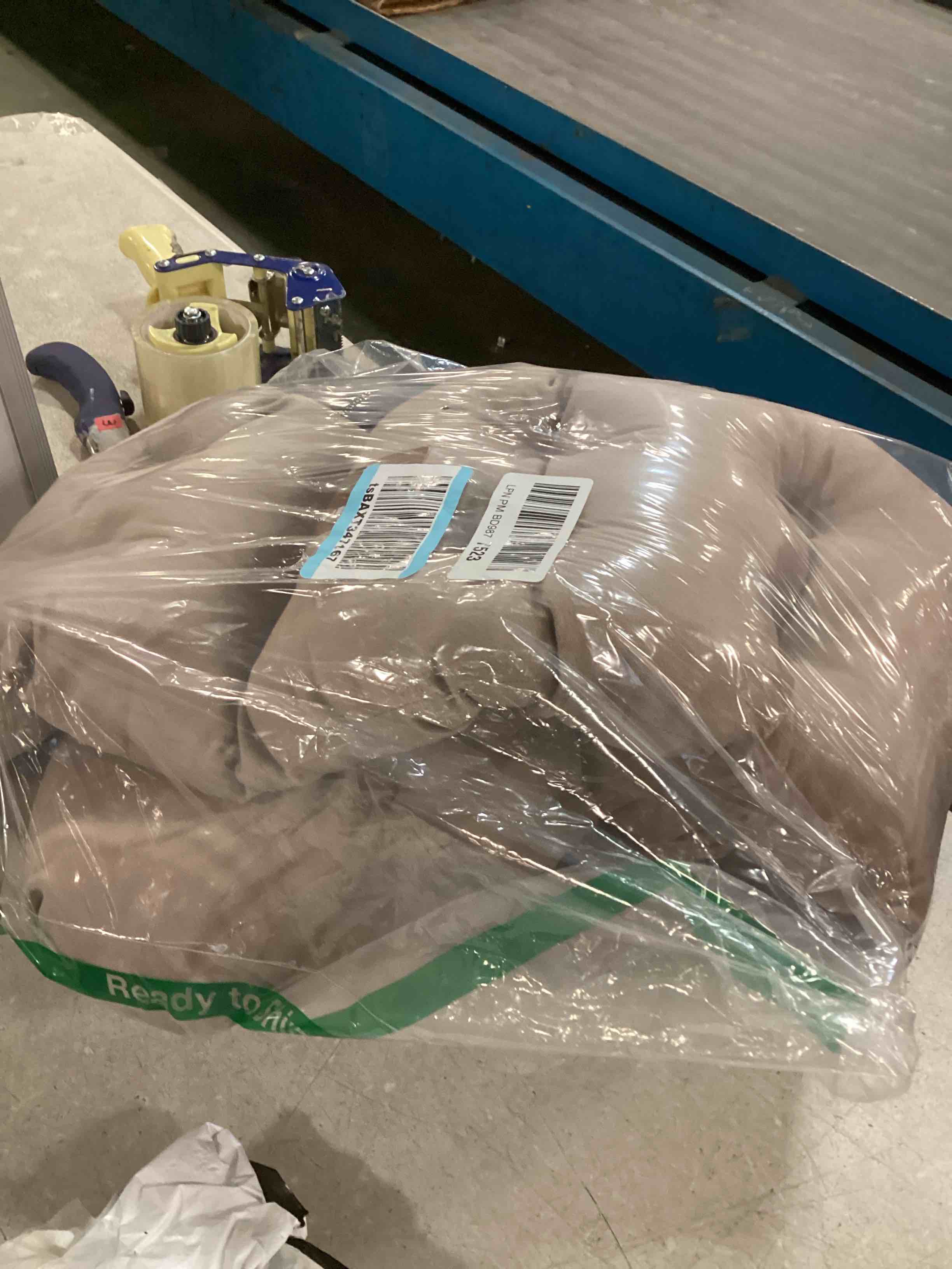 https://s3.amazonaws.com/lotting-images-prod/bidfta/PPE0345405_1728388247383.jpeg