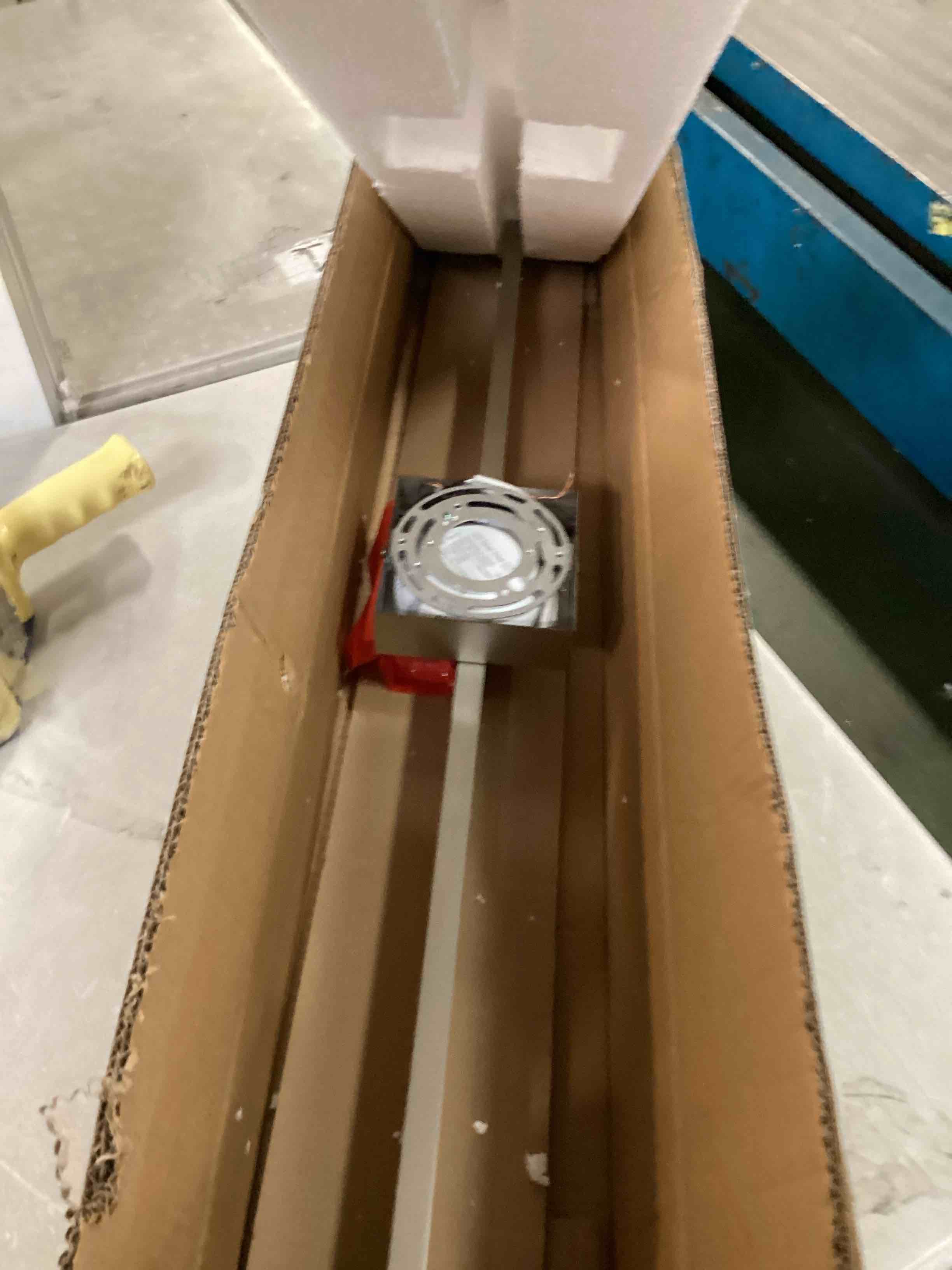 https://s3.amazonaws.com/lotting-images-prod/bidfta/PPE0345764_1728139142179.jpeg