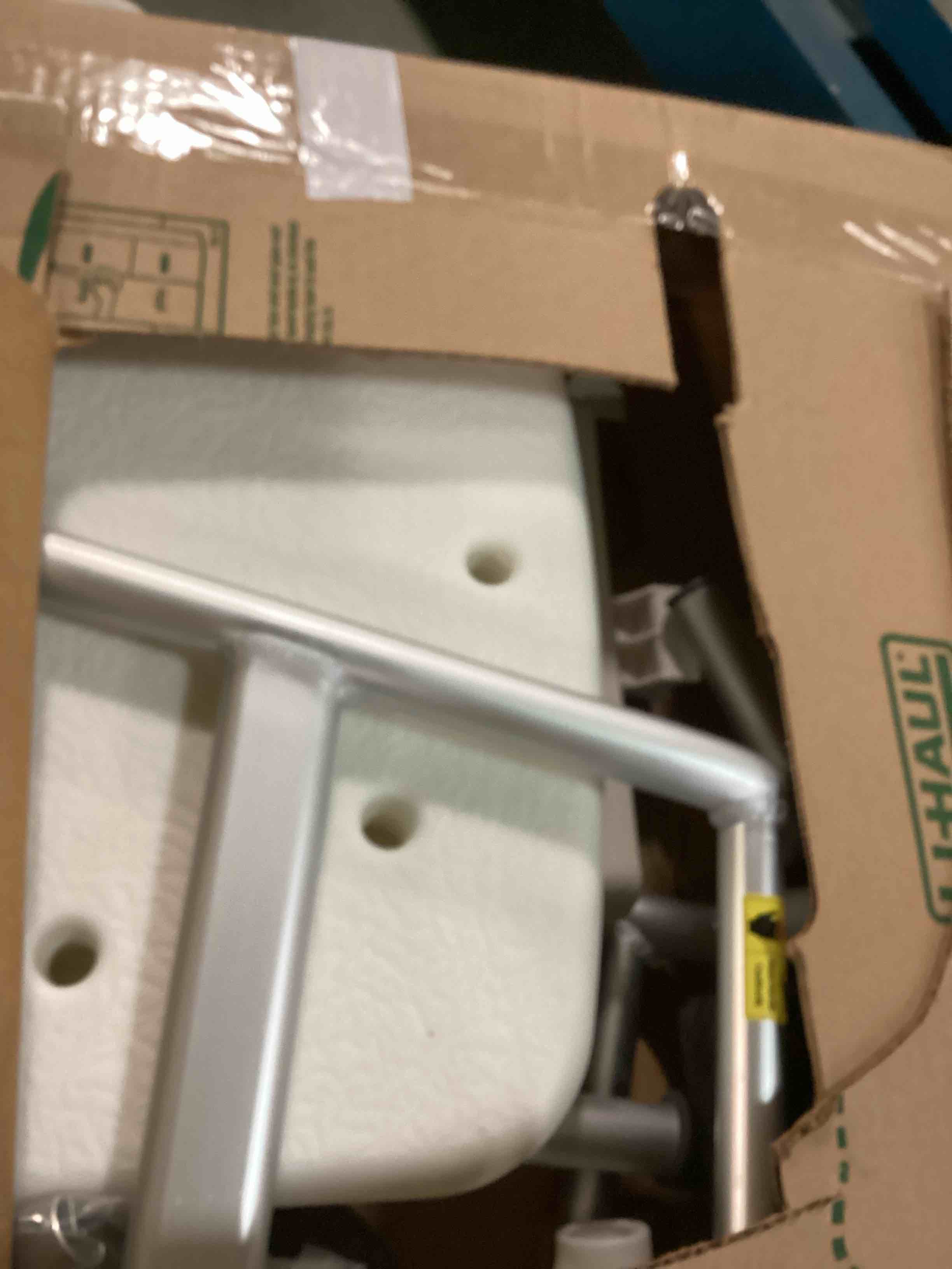 https://s3.amazonaws.com/lotting-images-prod/bidfta/PPE0345847_1728129556831.jpeg