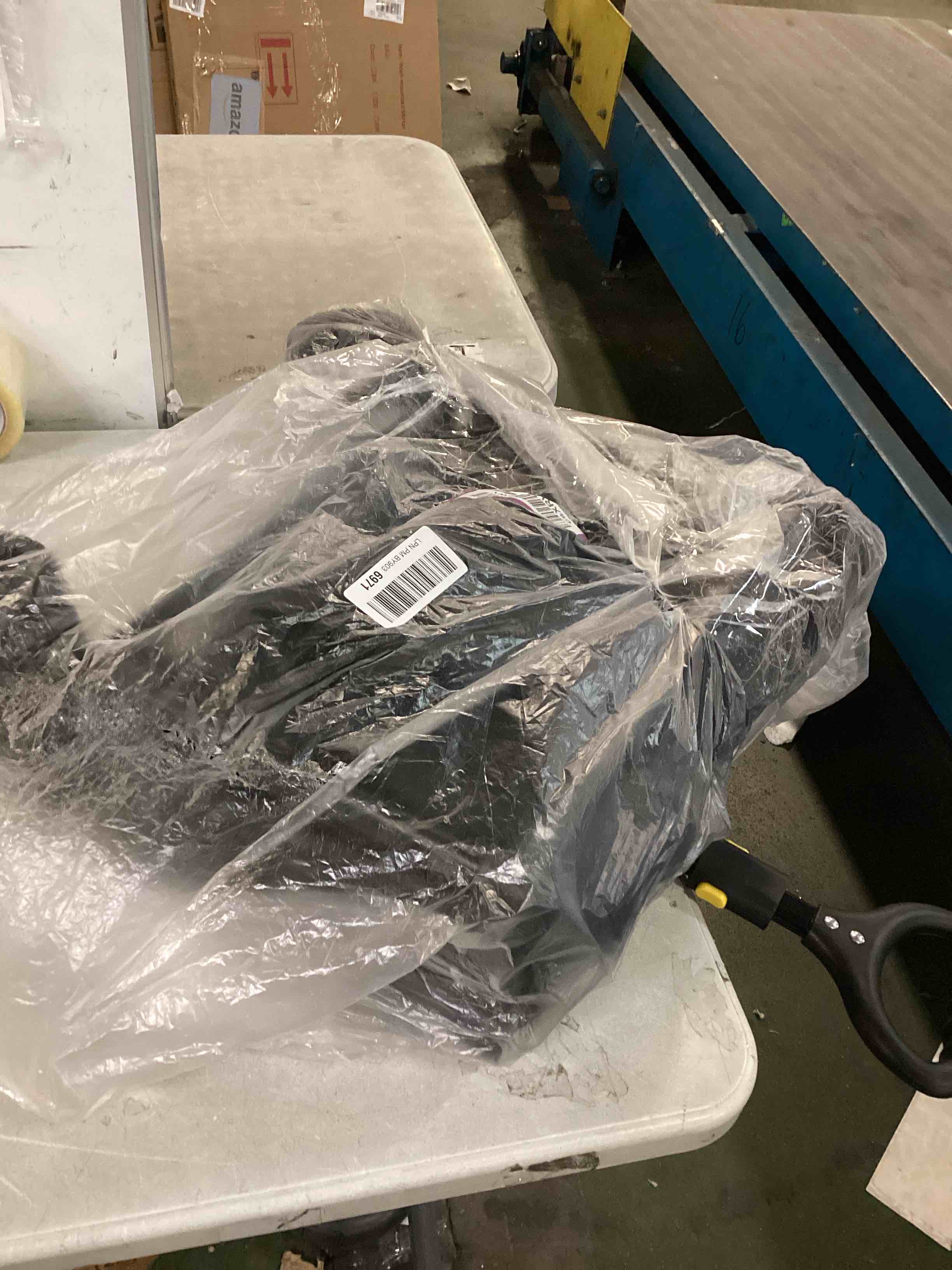 https://s3.amazonaws.com/lotting-images-prod/bidfta/PPE0345951_1728059258151.jpeg