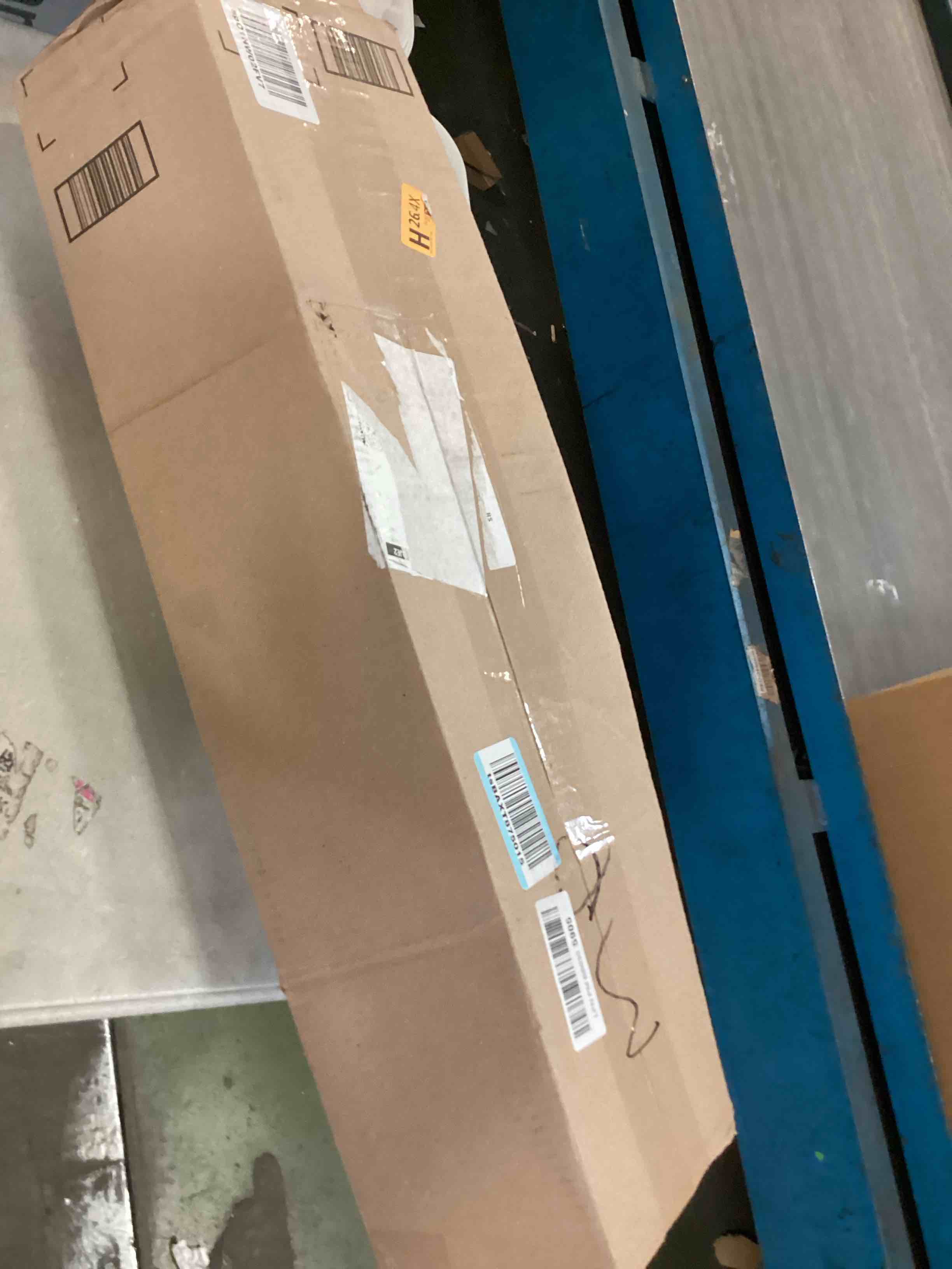 https://s3.amazonaws.com/lotting-images-prod/bidfta/PPE0347330_1731343052726.jpeg