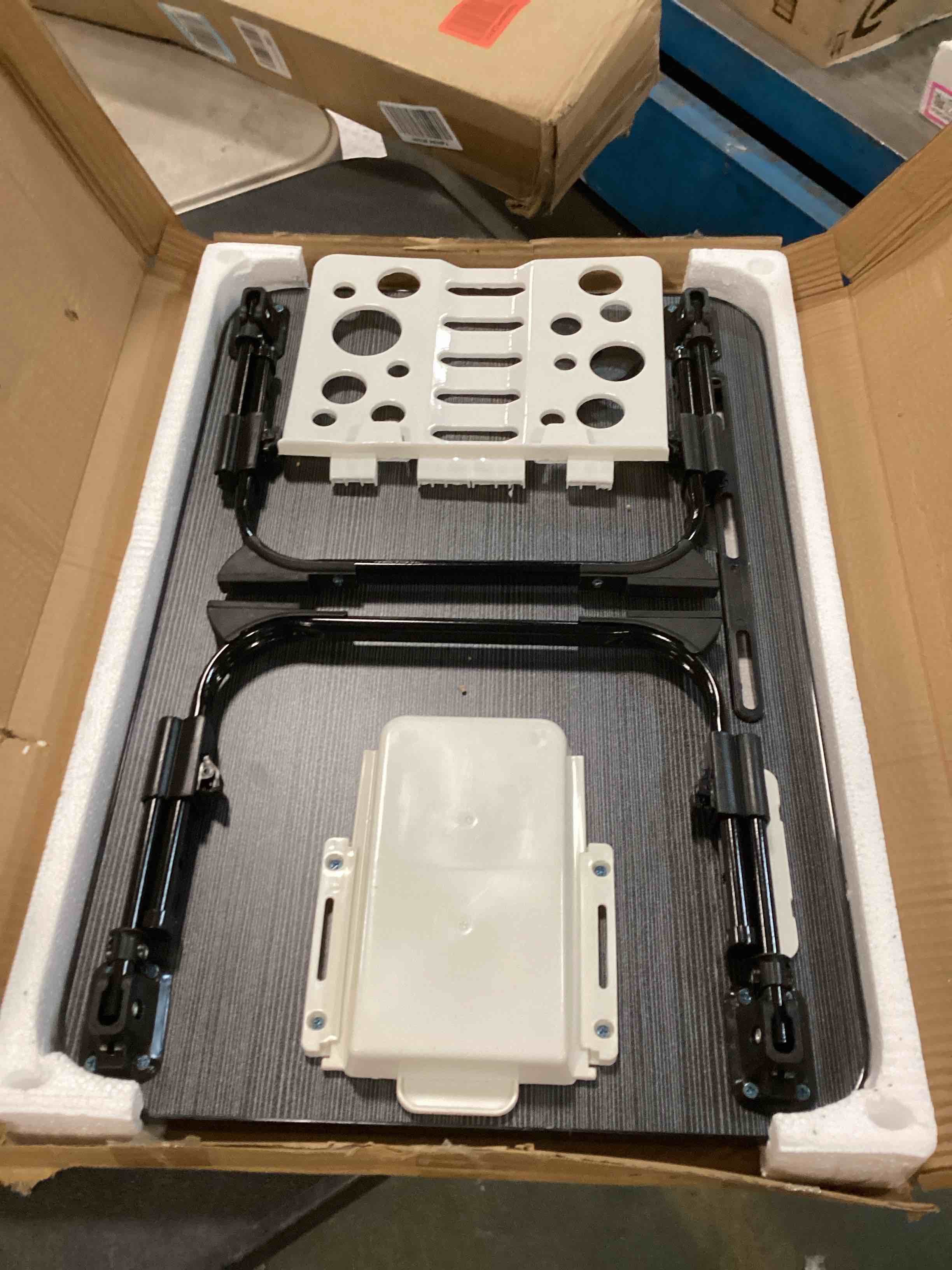 https://s3.amazonaws.com/lotting-images-prod/bidfta/PPE0350082_1729314190495.jpeg