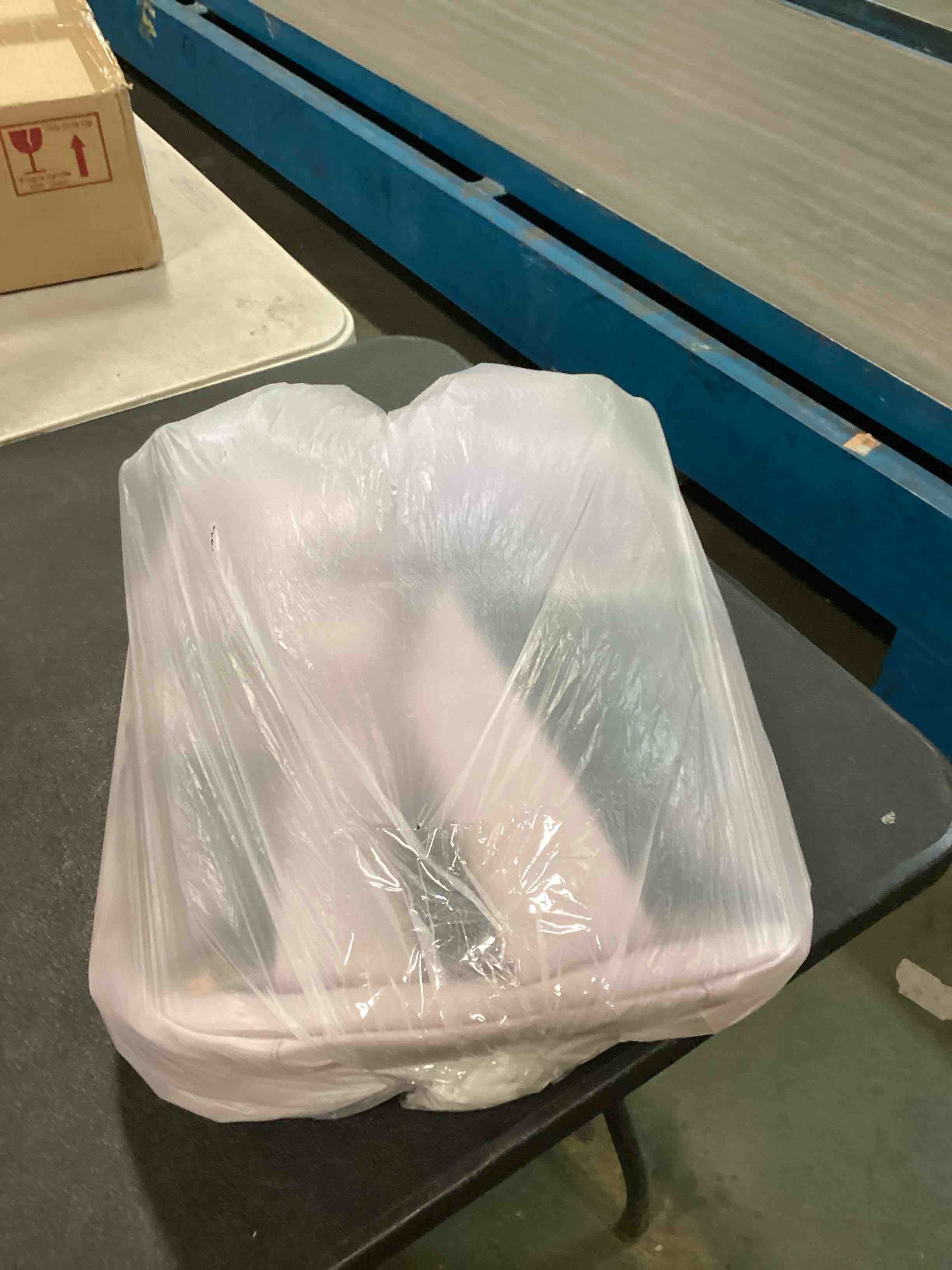 https://s3.amazonaws.com/lotting-images-prod/bidfta/PPE0350293_1729286235340.jpeg