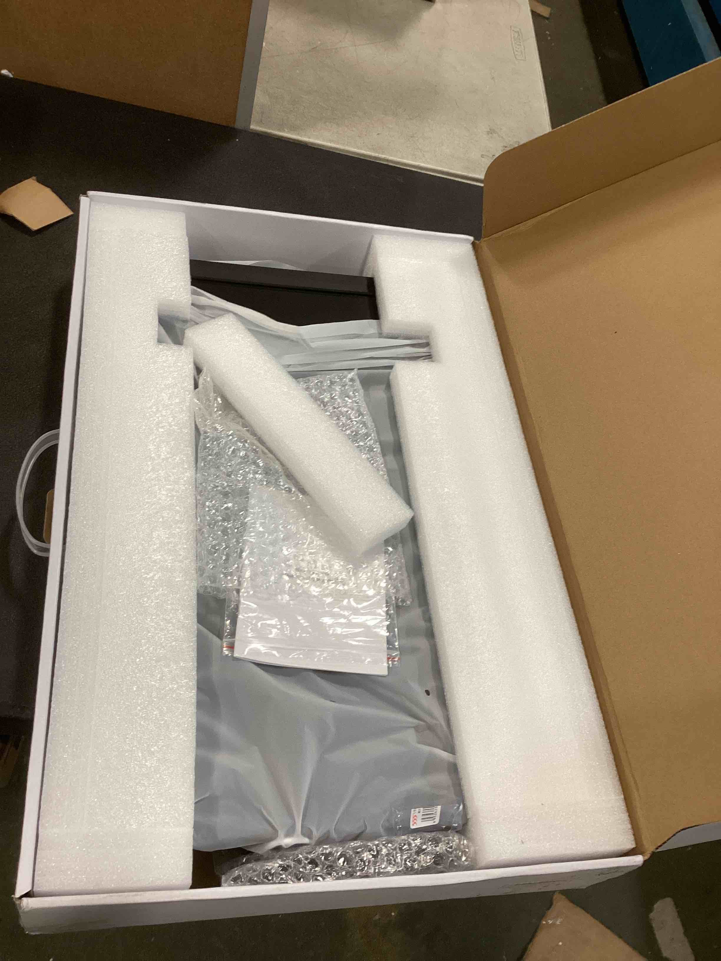 https://s3.amazonaws.com/lotting-images-prod/bidfta/PPE0350318_1729226442540.jpeg