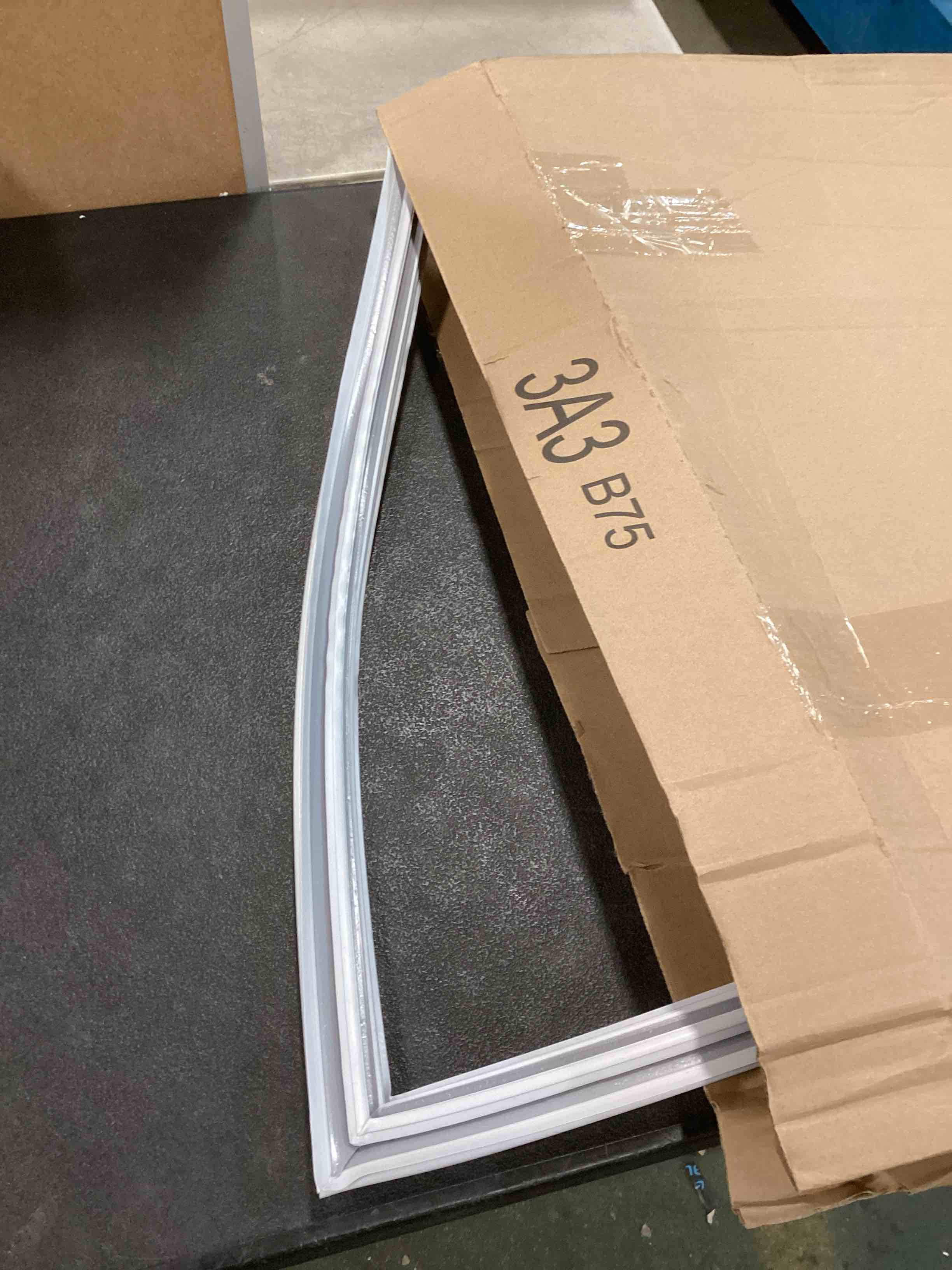 https://s3.amazonaws.com/lotting-images-prod/bidfta/PPE0350395_1729213091769.jpeg