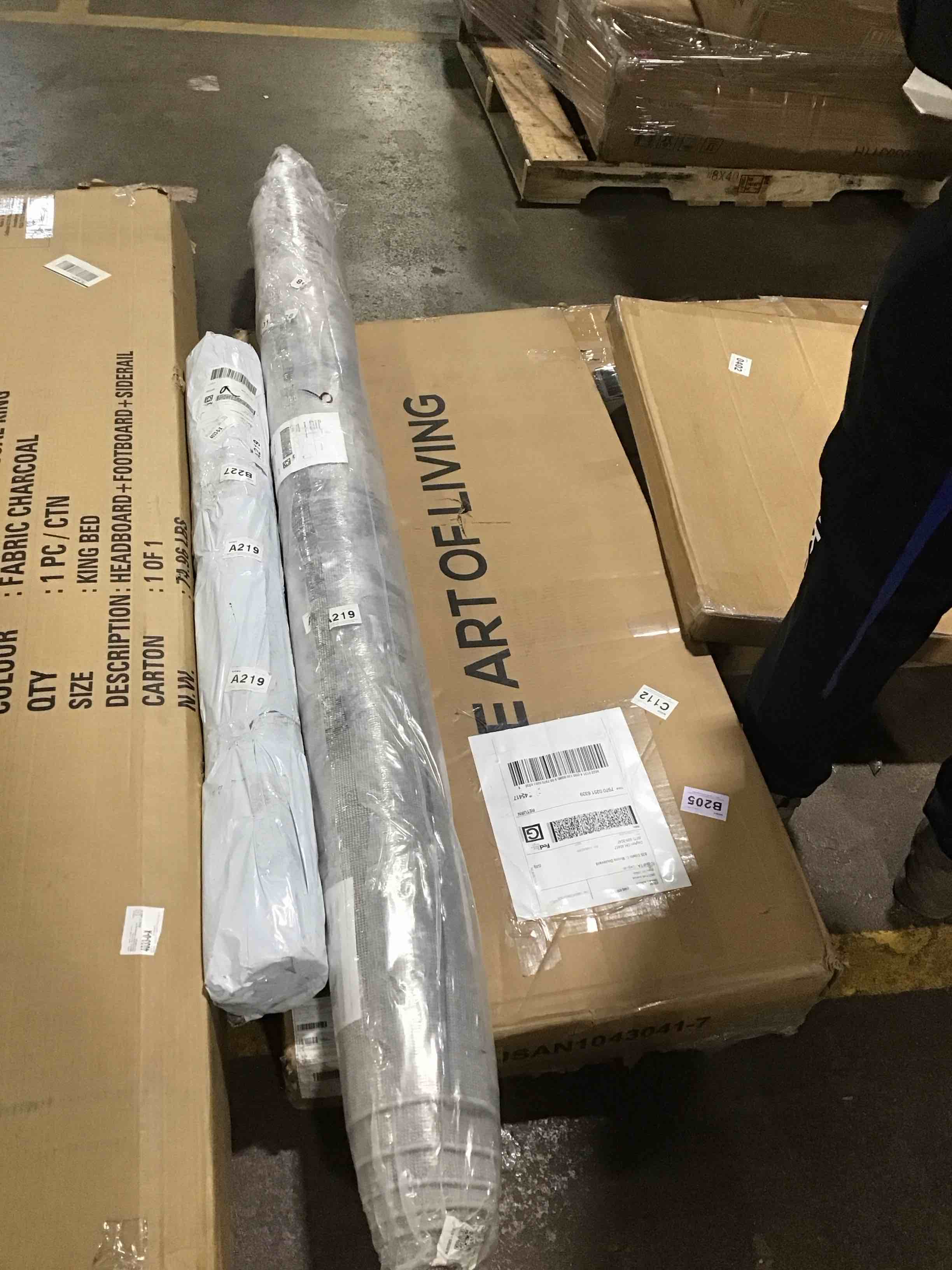 Hegg Tufted Upholstered Platform Bed