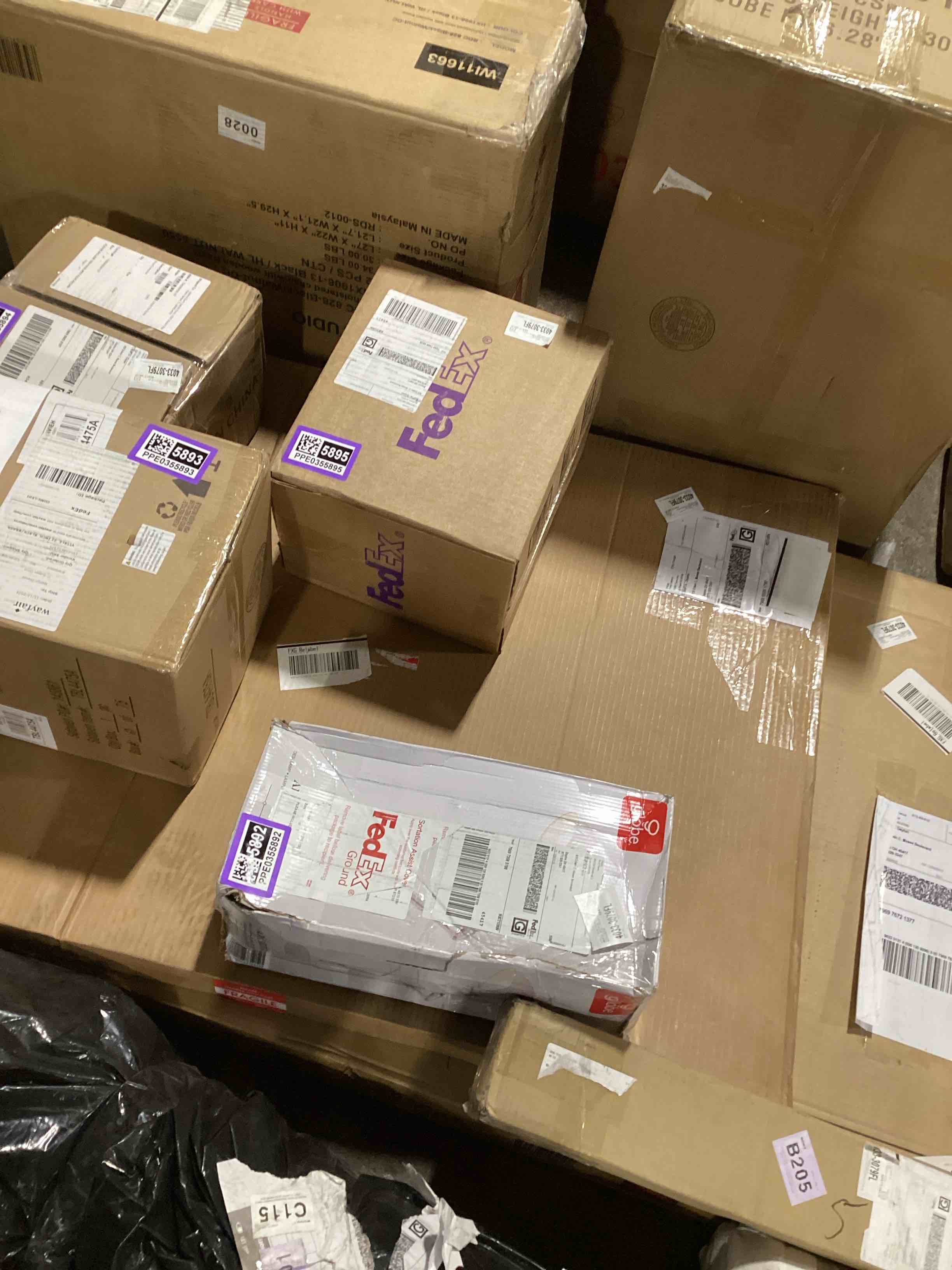 https://s3.amazonaws.com/lotting-images-prod/bidfta/PPE0355897_1733157740723.jpeg