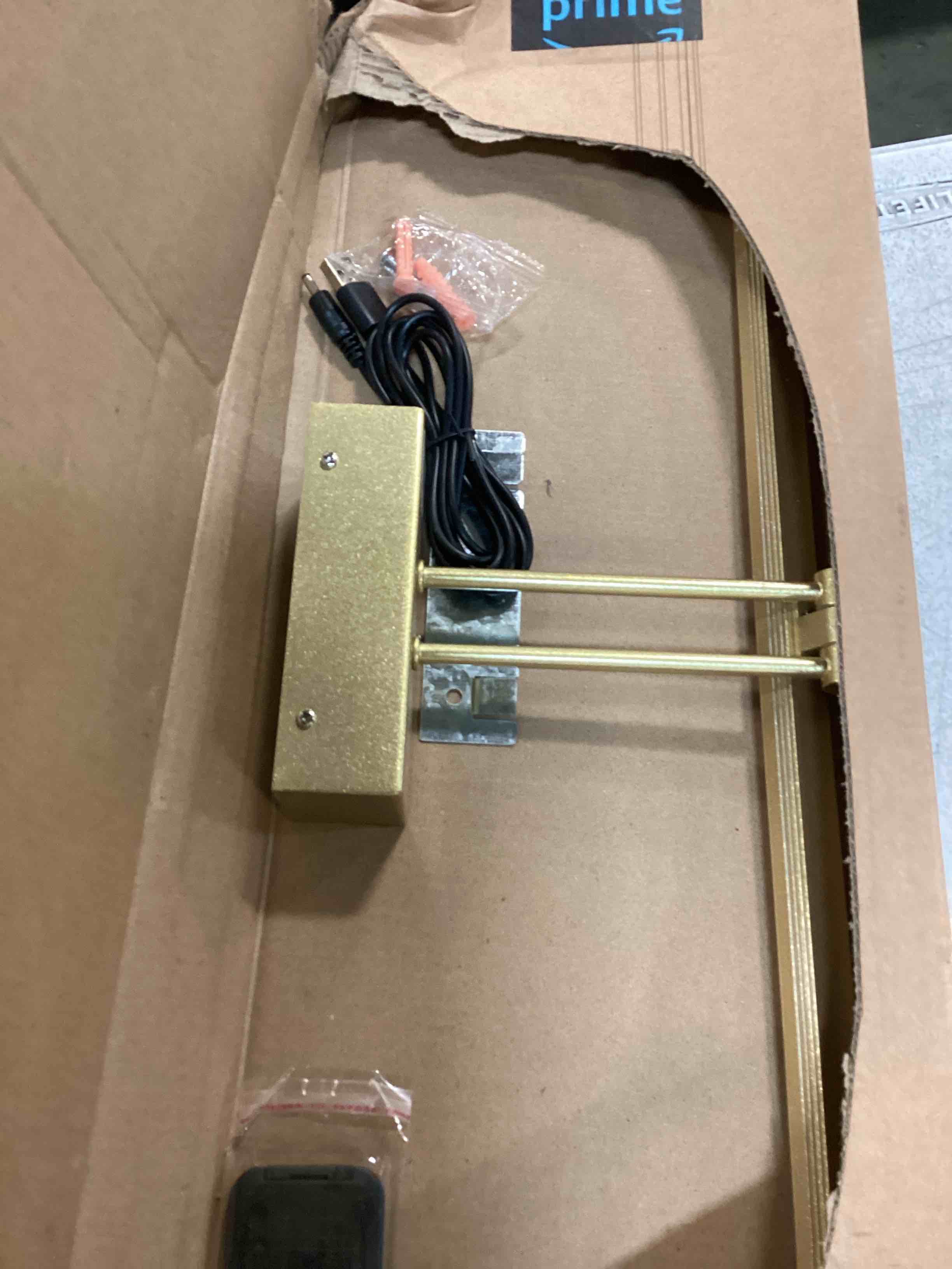 https://s3.amazonaws.com/lotting-images-prod/bidfta/PPE0357157_1727921176230.jpeg