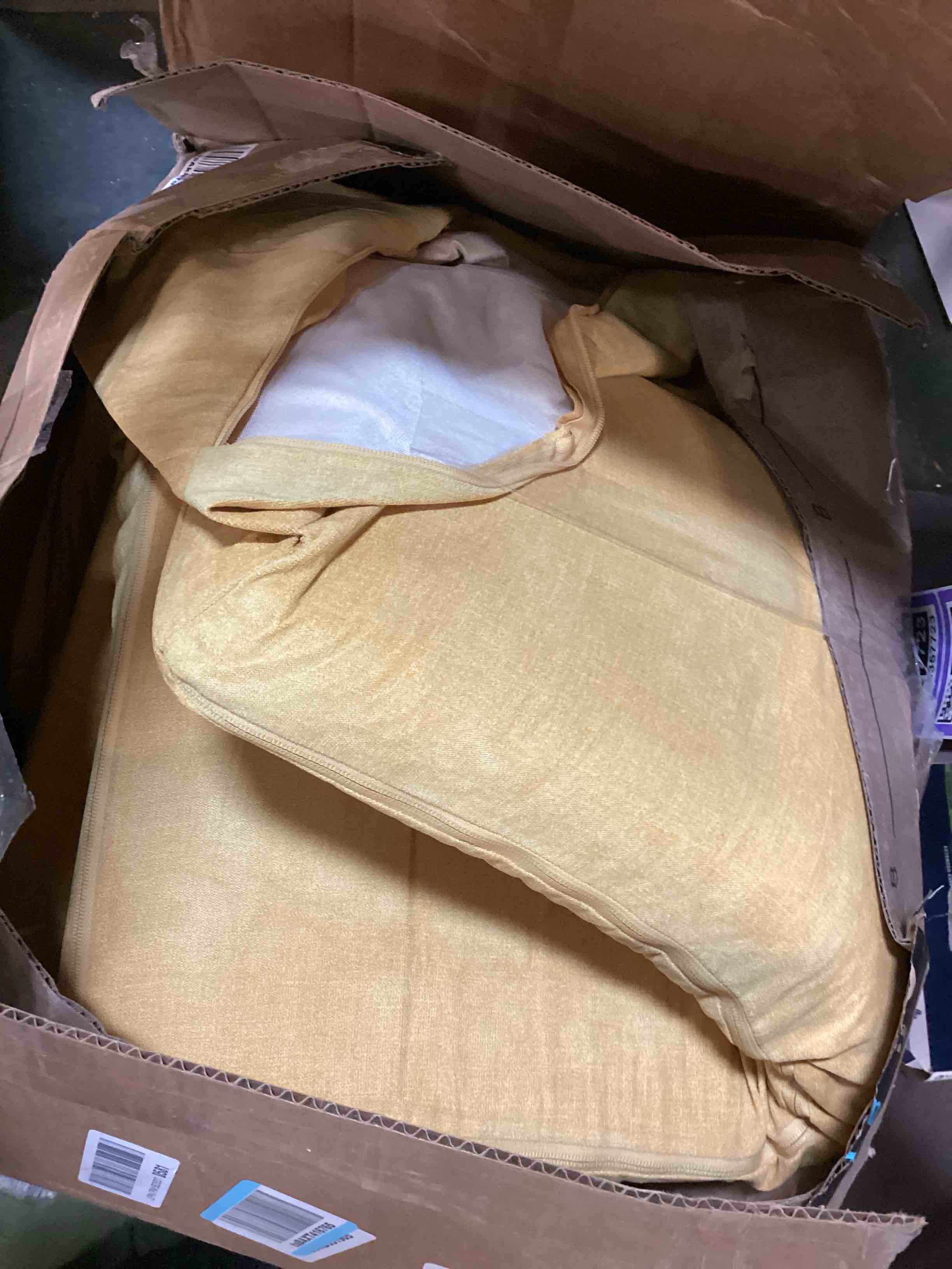 https://s3.amazonaws.com/lotting-images-prod/bidfta/PPE0357725_1727474730791.jpeg