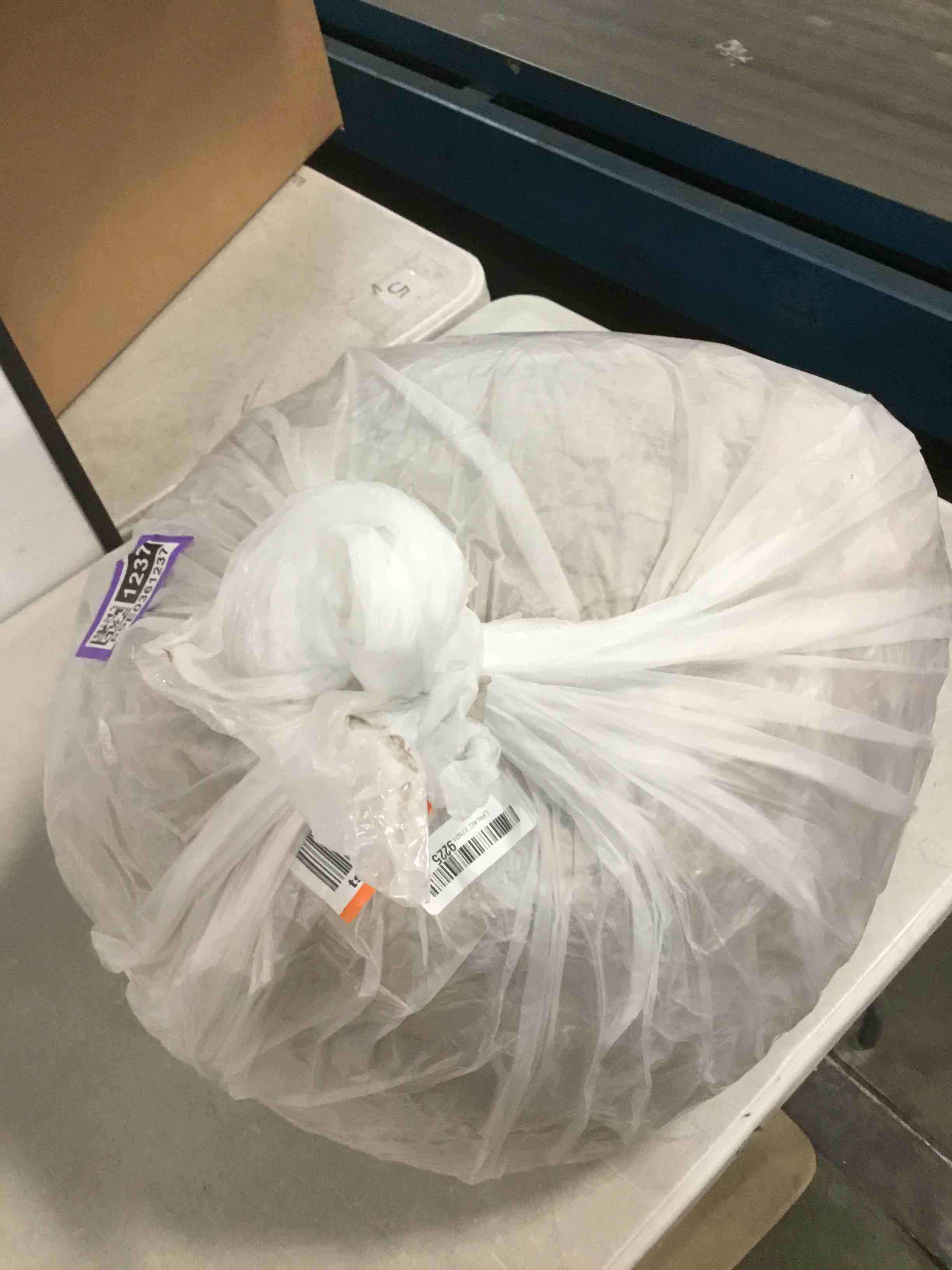 https://s3.amazonaws.com/lotting-images-prod/bidfta/PPE0361237_1728514305667.jpeg