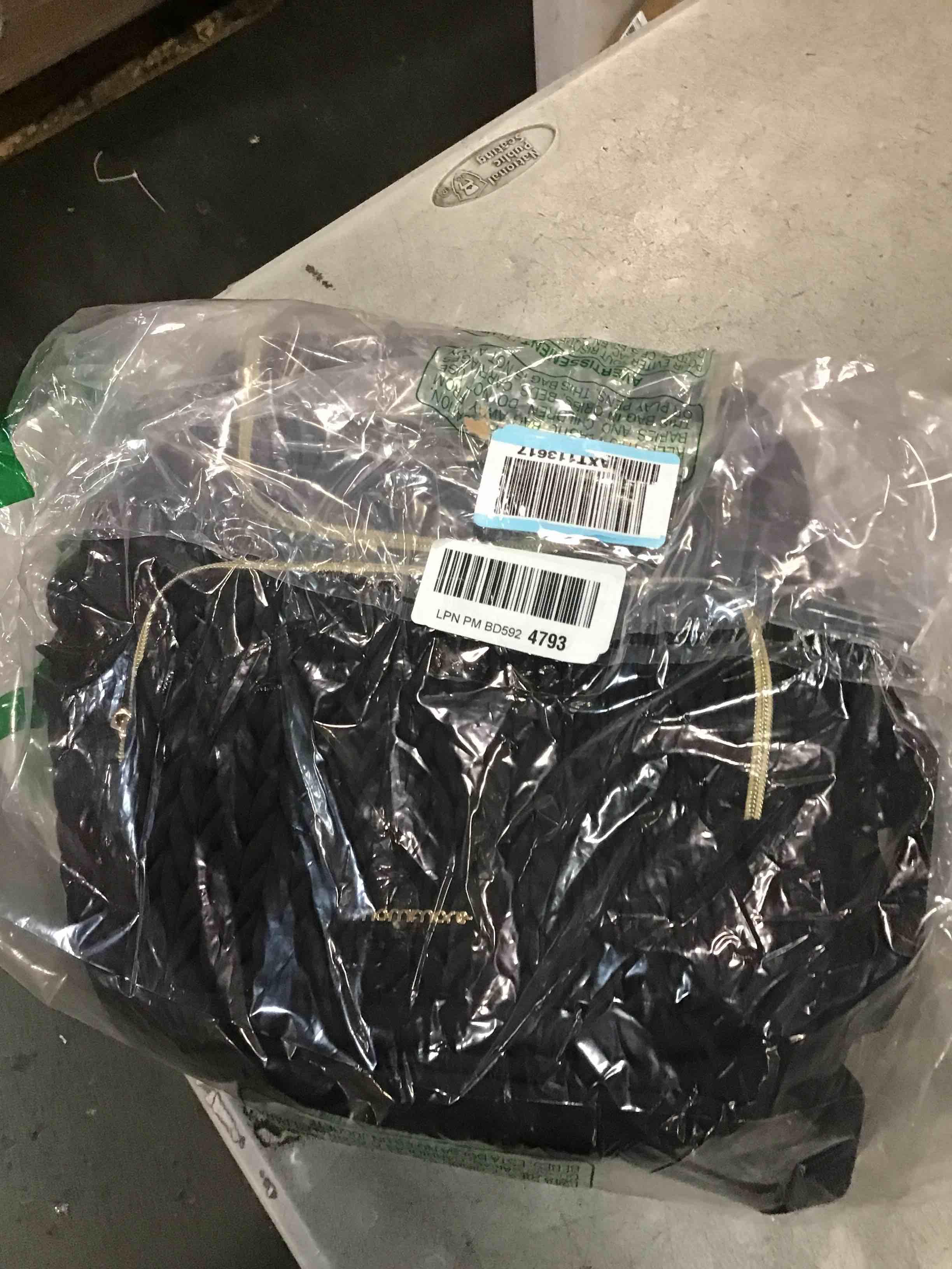https://s3.amazonaws.com/lotting-images-prod/bidfta/PPE0363015_1727916289227.jpeg