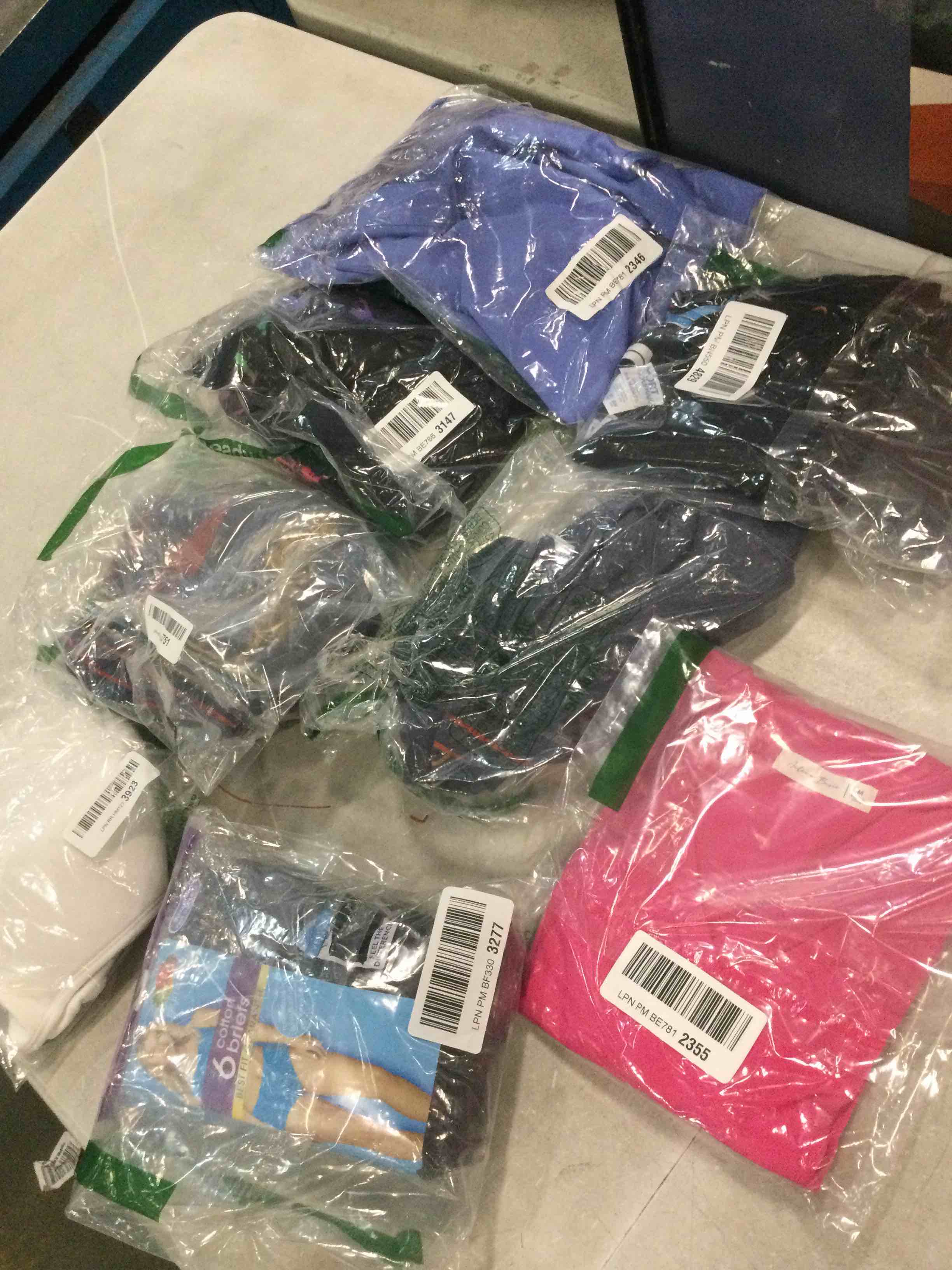 https://s3.amazonaws.com/lotting-images-prod/bidfta/PPE0364954_1728093124357.jpeg
