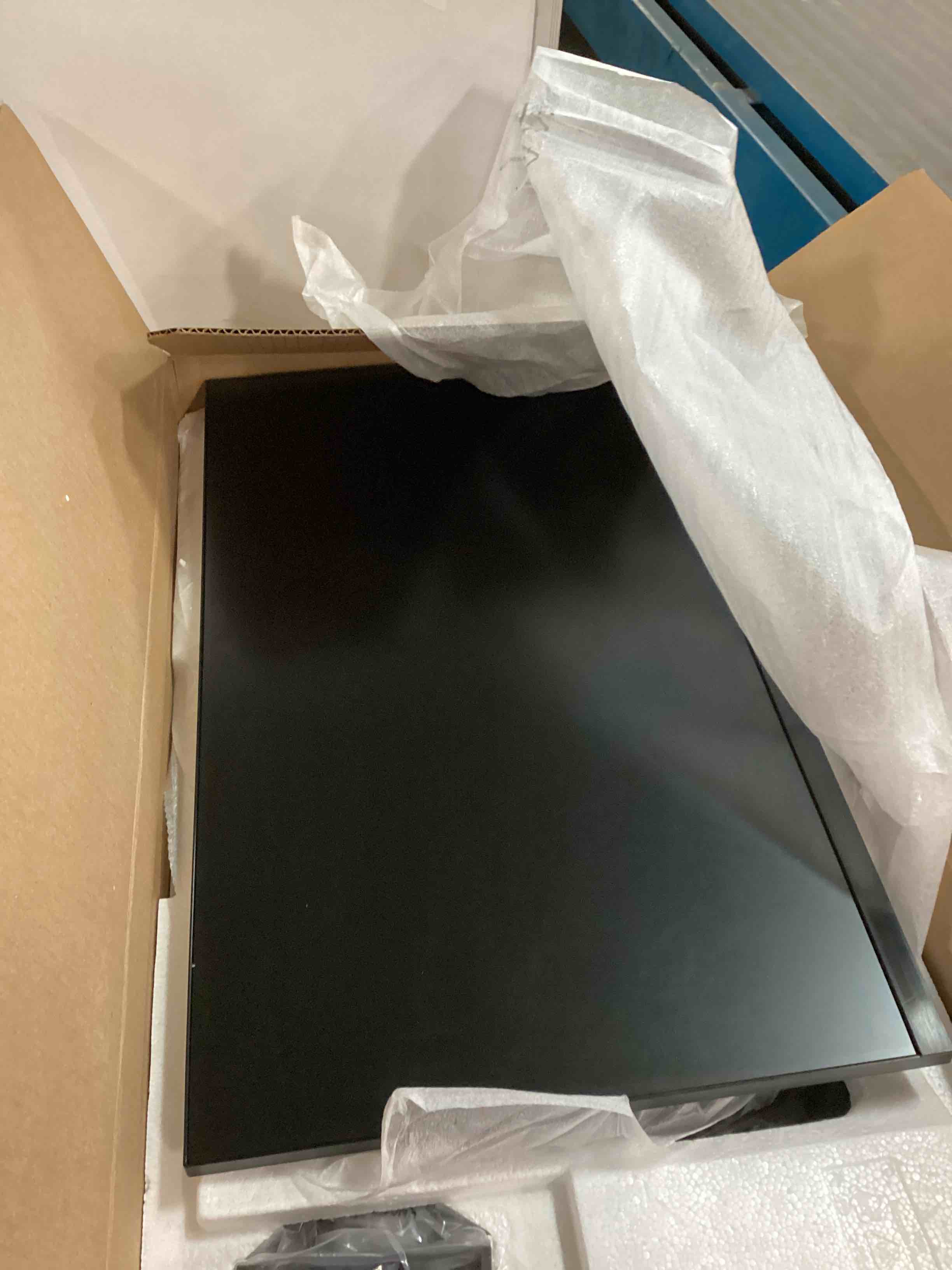 https://s3.amazonaws.com/lotting-images-prod/bidfta/PPE0367064_1727998025614.jpeg