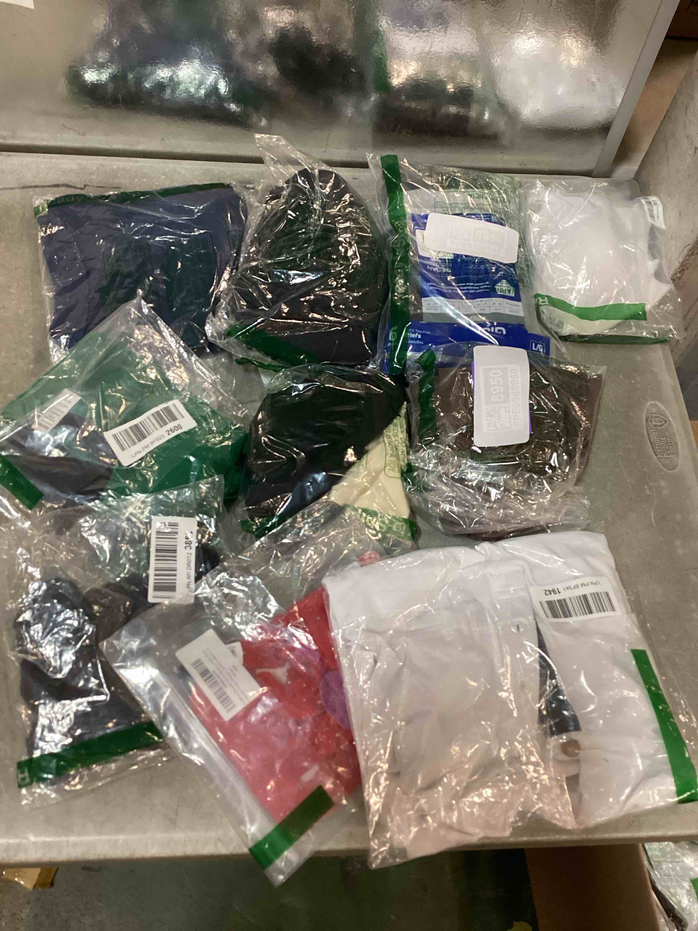 https://s3.amazonaws.com/lotting-images-prod/bidfta/PPE0368902_1728358848088.jpeg