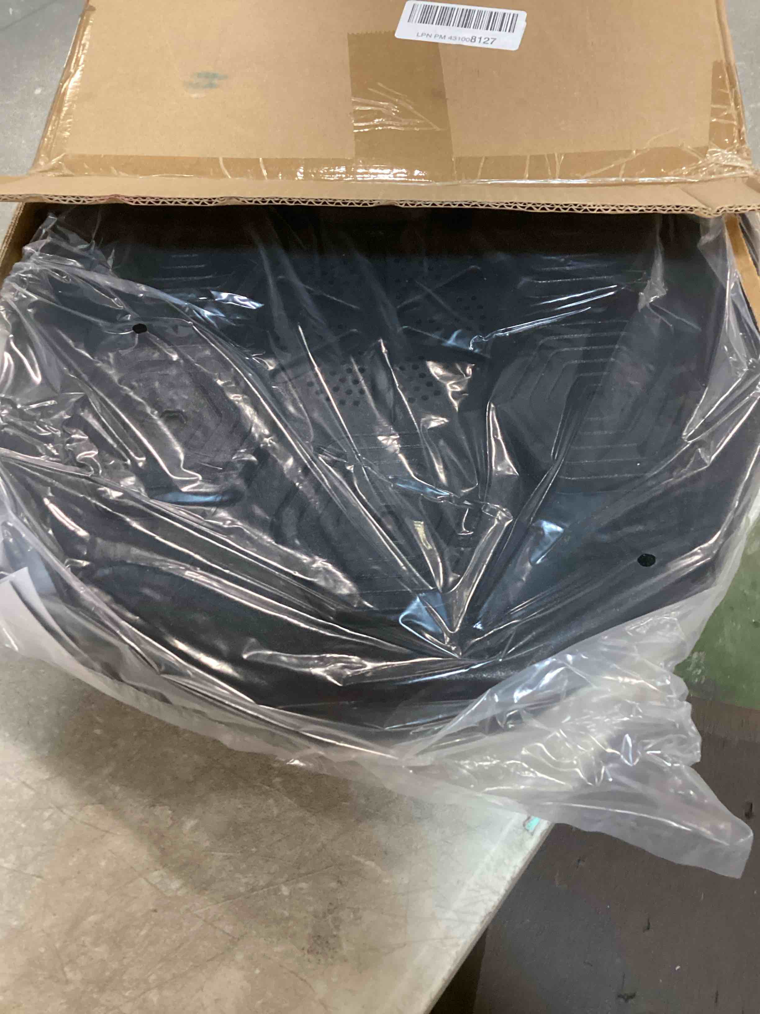 https://s3.amazonaws.com/lotting-images-prod/bidfta/PPE0369430_1728003267495.jpeg