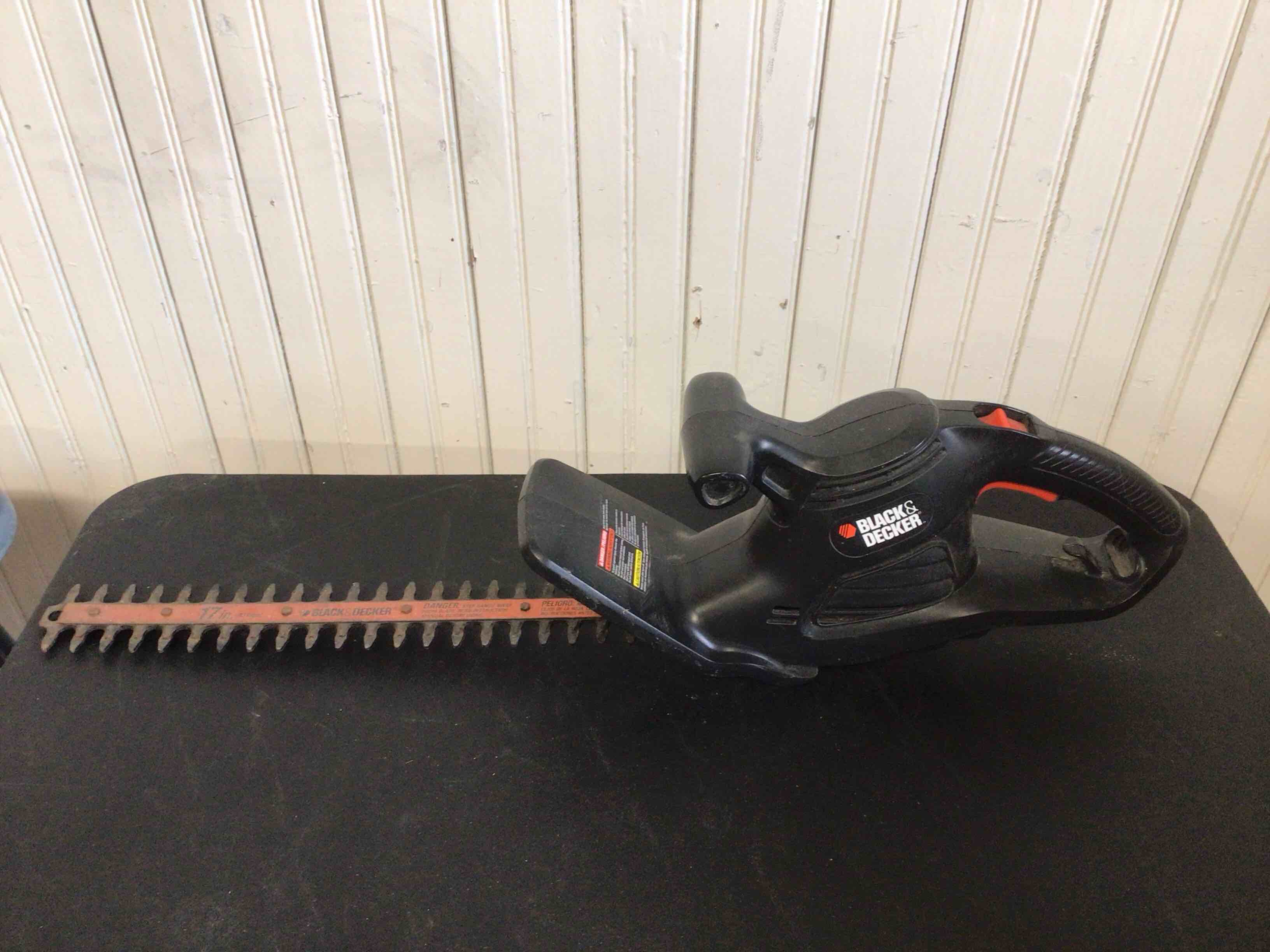 Black & Decker 17 Inch Hedge Trimmer