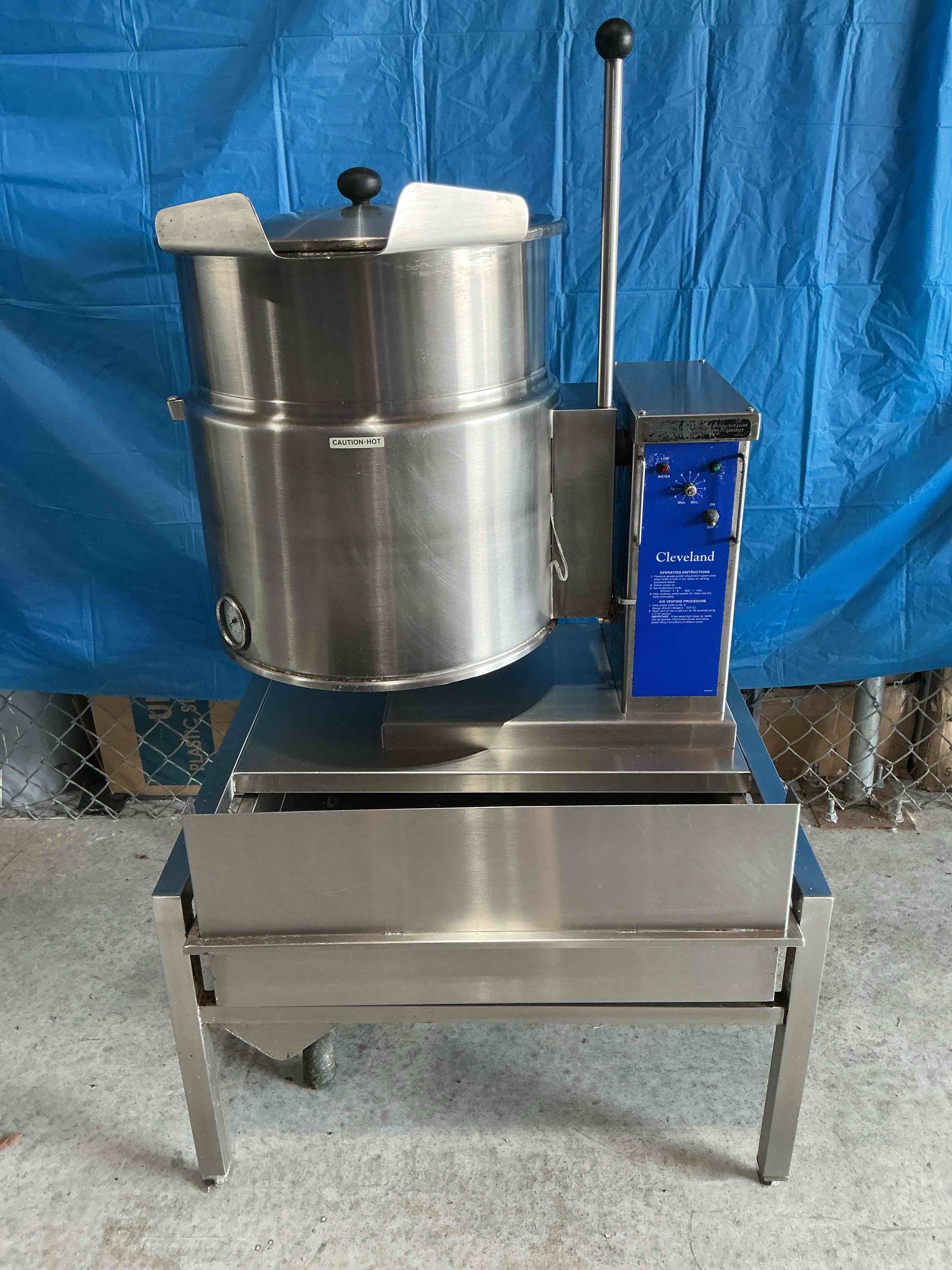 Cleveland 12 Gallon Stainless Steel Electric Tilt Kettle With Equipment Stand 