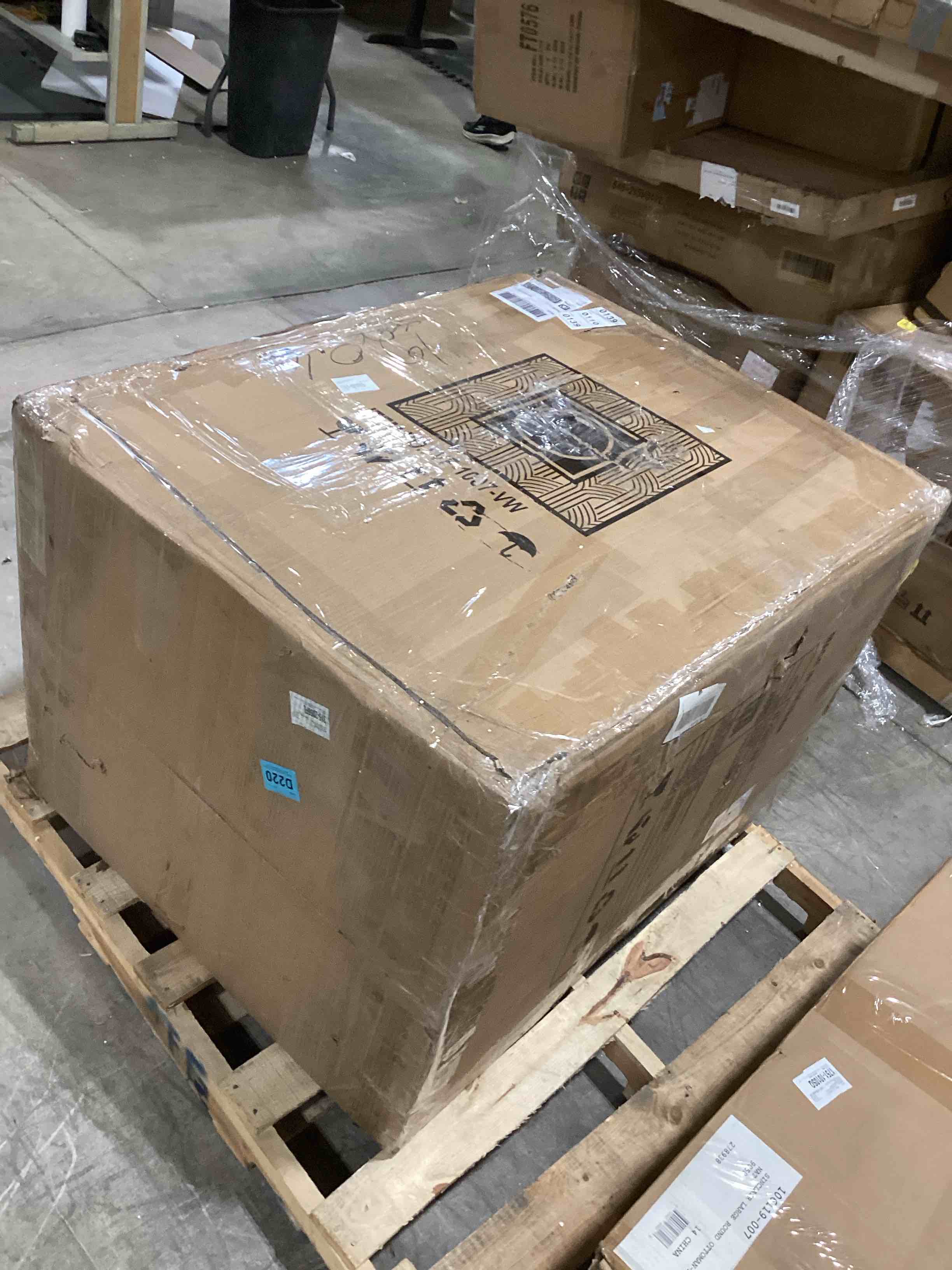 https://s3.amazonaws.com/lotting-images-prod/bidfta/PPE0382114_1738936493794.jpeg