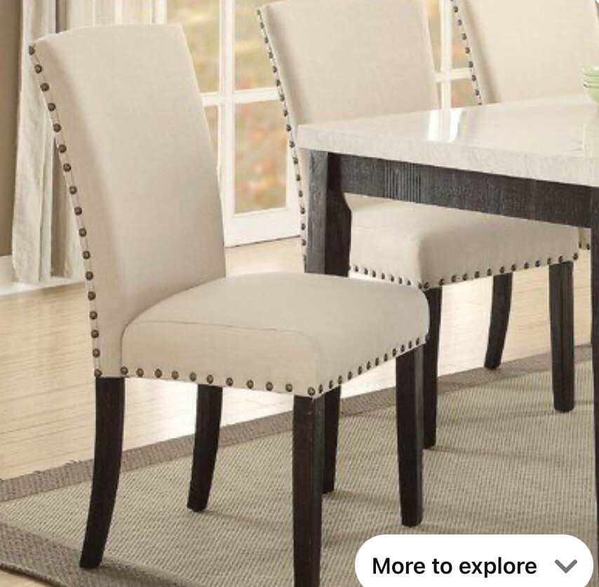 Bronsburg Upholstered parsons Chair in Beige