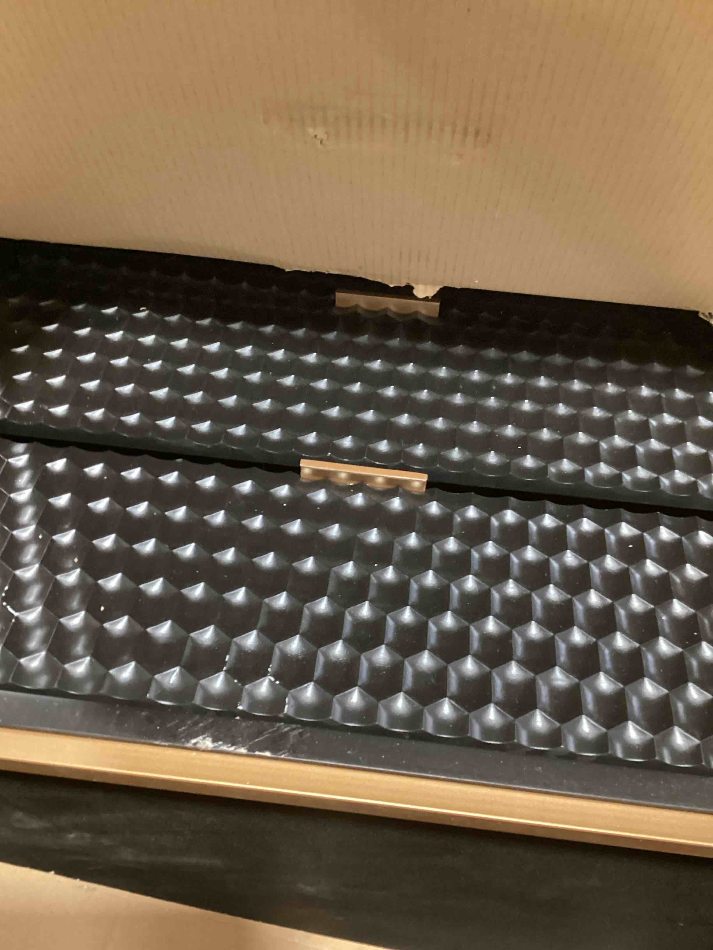 https://s3.amazonaws.com/lotting-images-prod/bidfta/PPE0388061_1738781313936.jpeg