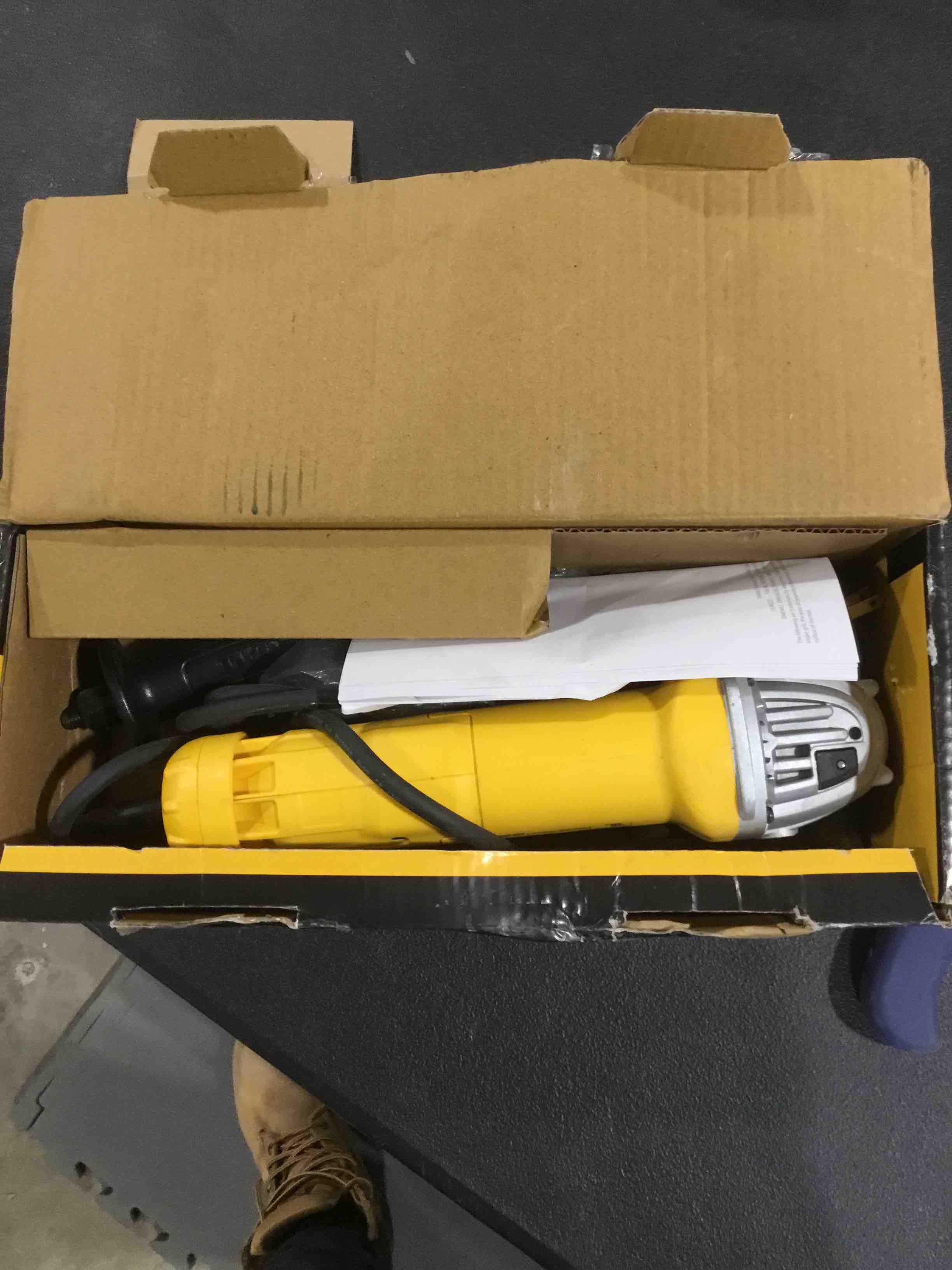 https://s3.amazonaws.com/lotting-images-prod/bidfta/PPE0389028_1733251016301.jpeg