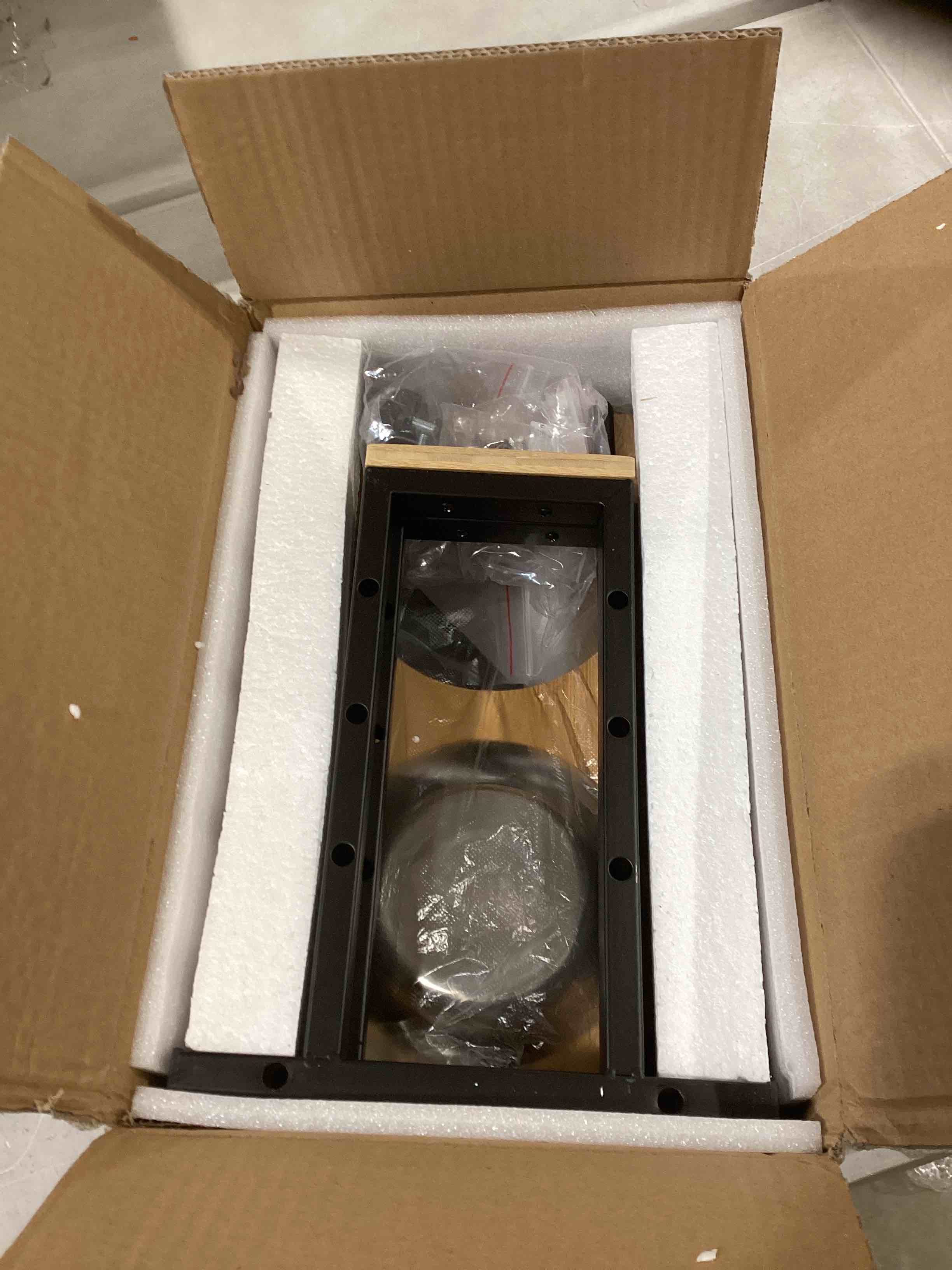 https://s3.amazonaws.com/lotting-images-prod/bidfta/PPE0392087_1738606024711.jpeg