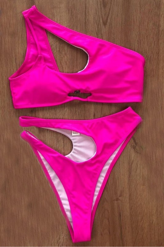 ntroducing our stunning Hot Pink Side Strip Set, a two-piece ensemble that is sure to turn heads. Available in sizes S and M, this set features removable padding for customizable comfort and a one-shoulder design that exudes confidence and style