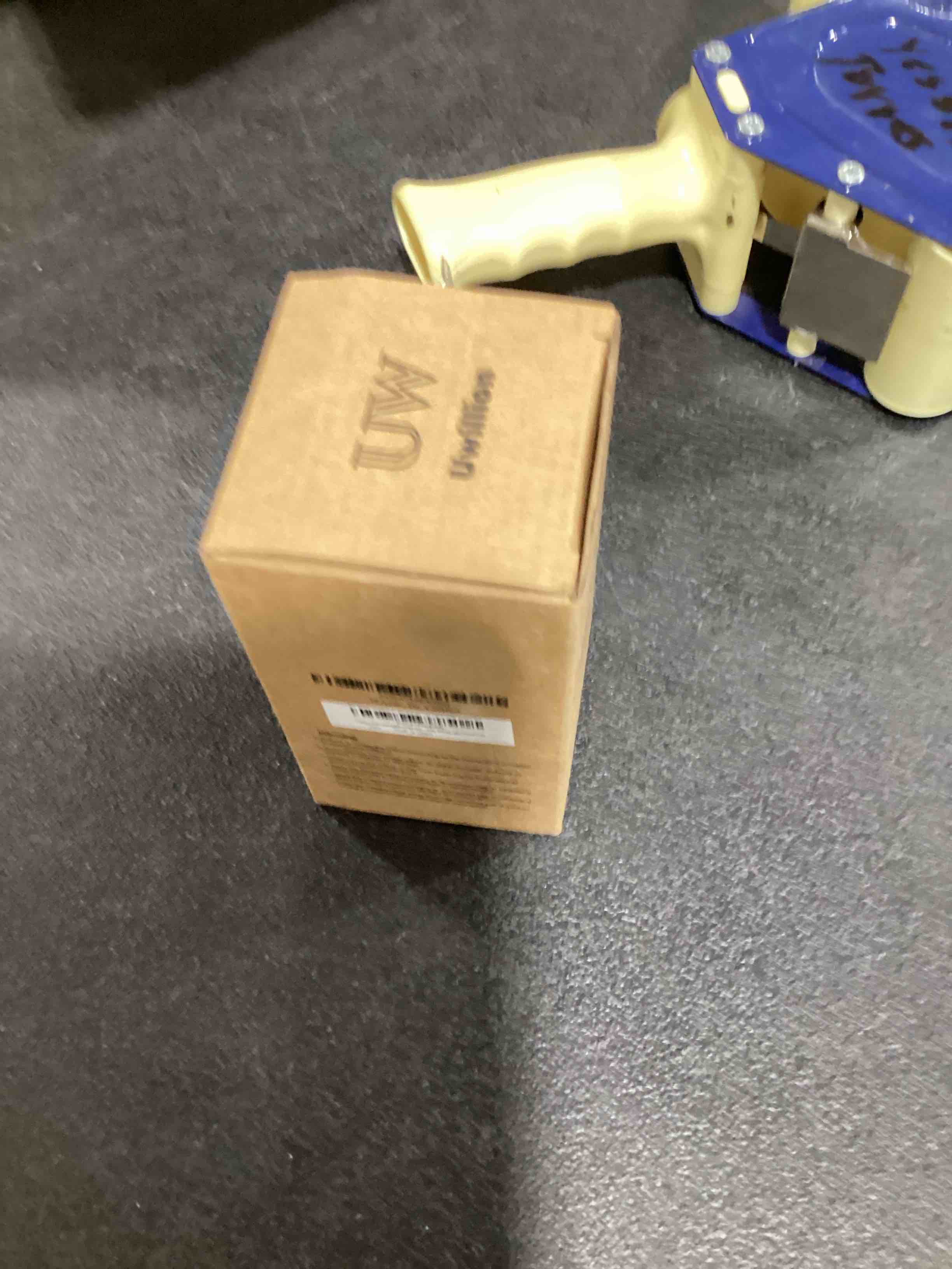 https://s3.amazonaws.com/lotting-images-prod/bidfta/PPE0394865_1730905031656.jpeg