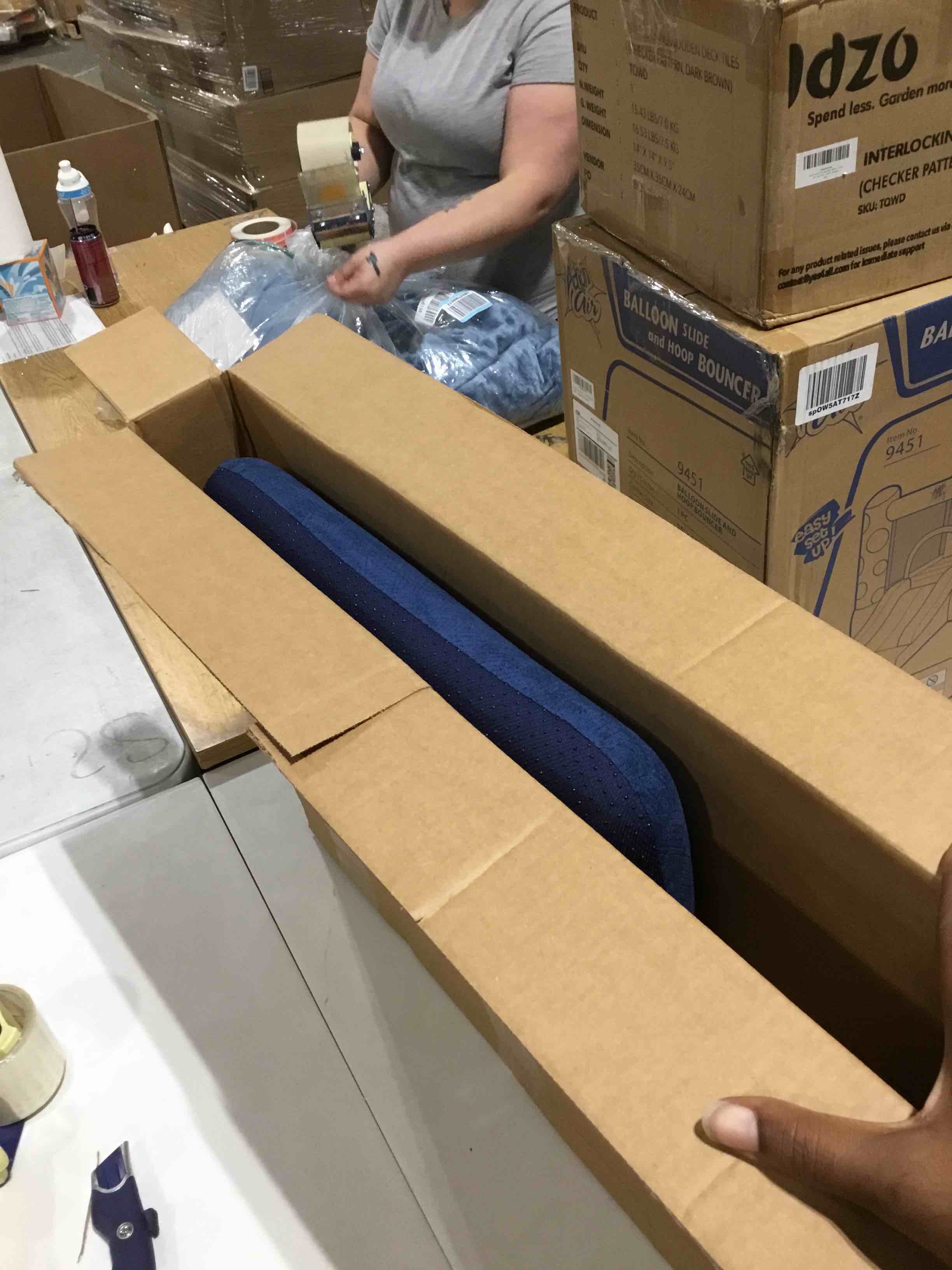 https://s3.amazonaws.com/lotting-images-prod/bidfta/PPE0395823_1728993793062.jpeg