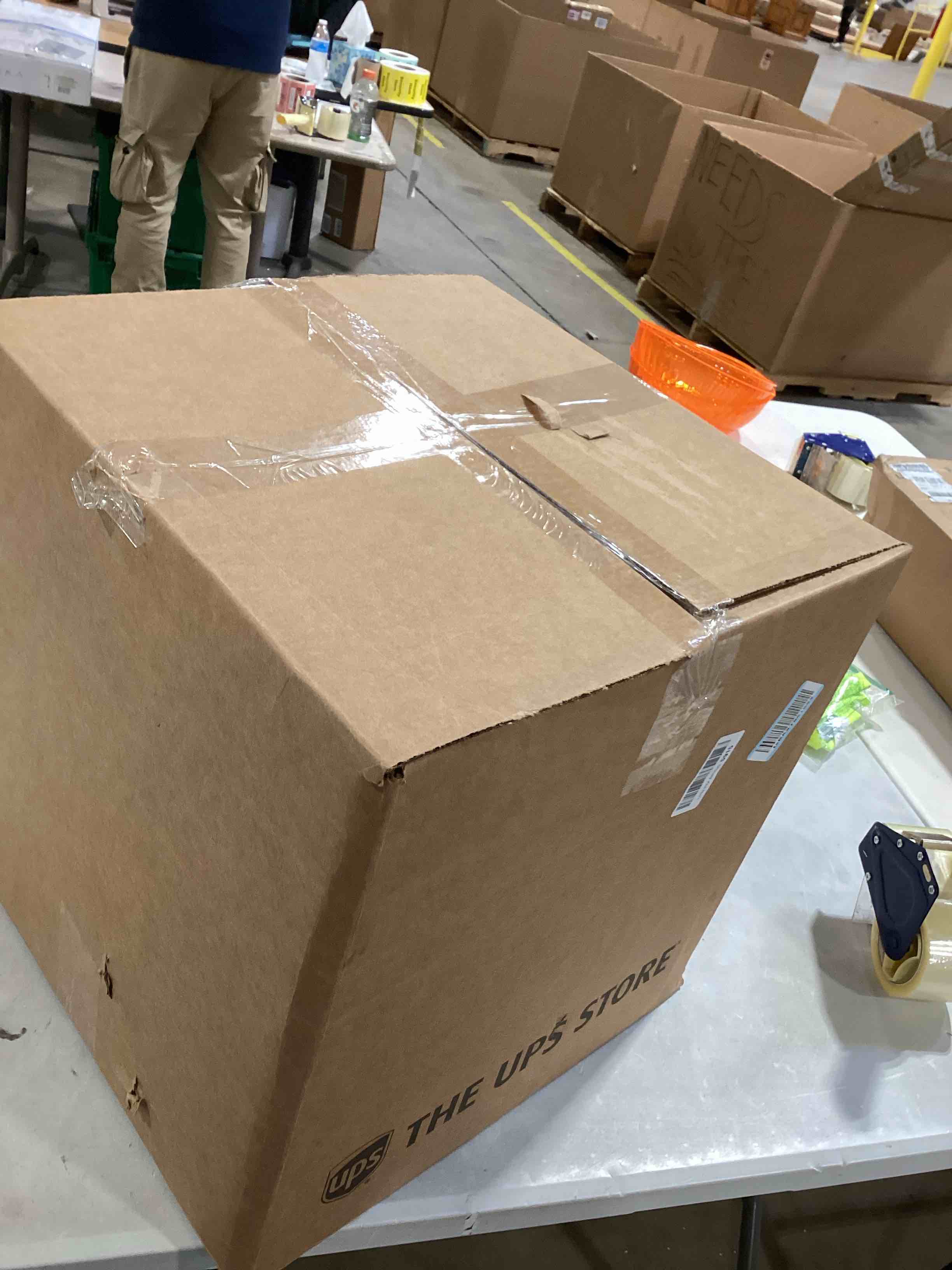 https://s3.amazonaws.com/lotting-images-prod/bidfta/PPE0399342_1731004048148.jpeg