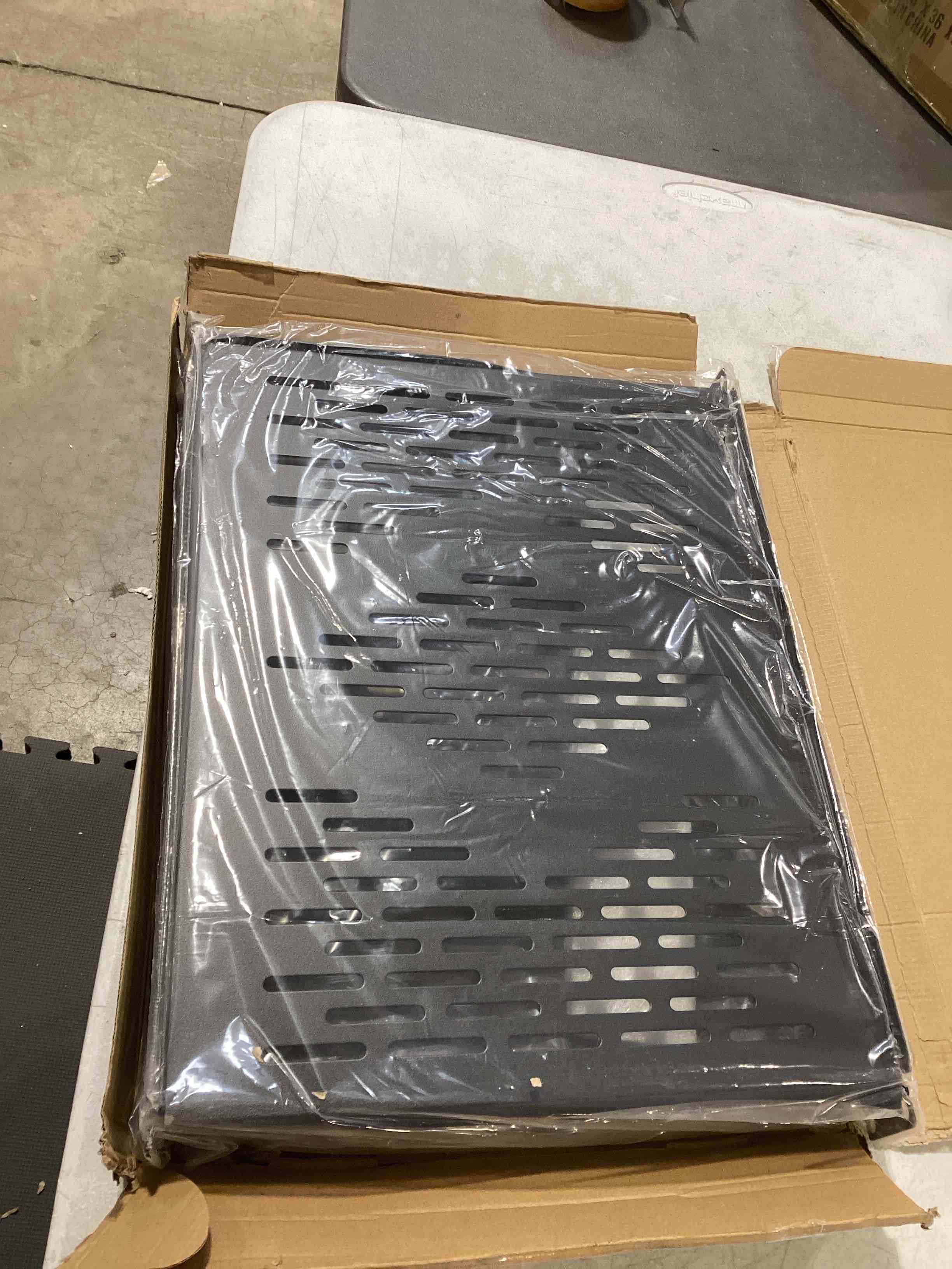 https://s3.amazonaws.com/lotting-images-prod/bidfta/PPE0400268_1735230452856.jpeg