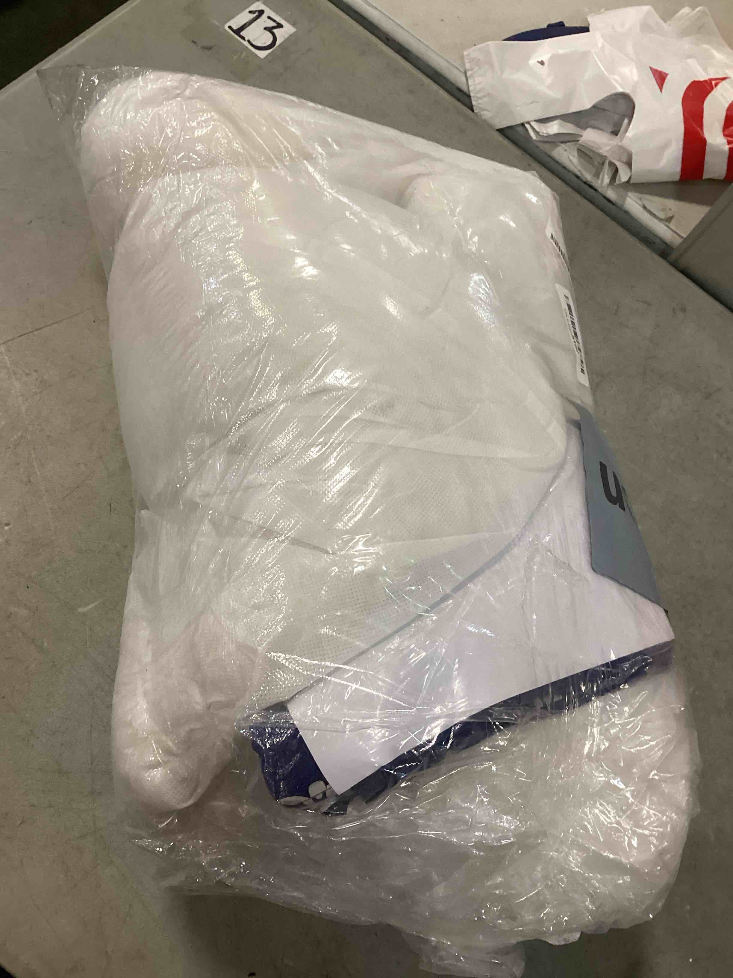 https://s3.amazonaws.com/lotting-images-prod/bidfta/PPE0403770_1728910176530.jpeg