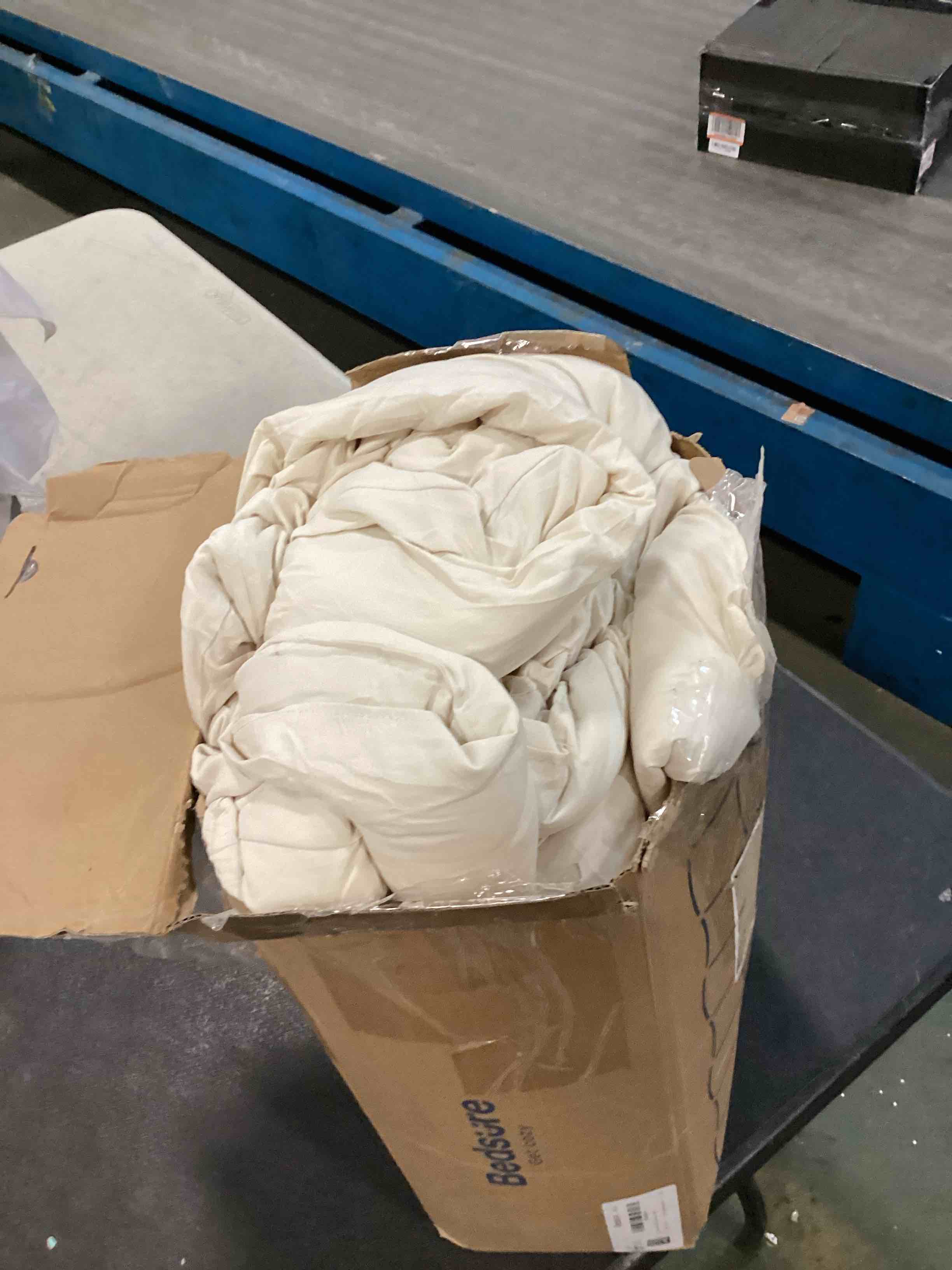 https://s3.amazonaws.com/lotting-images-prod/bidfta/PPE0404077_1729723023617.jpeg